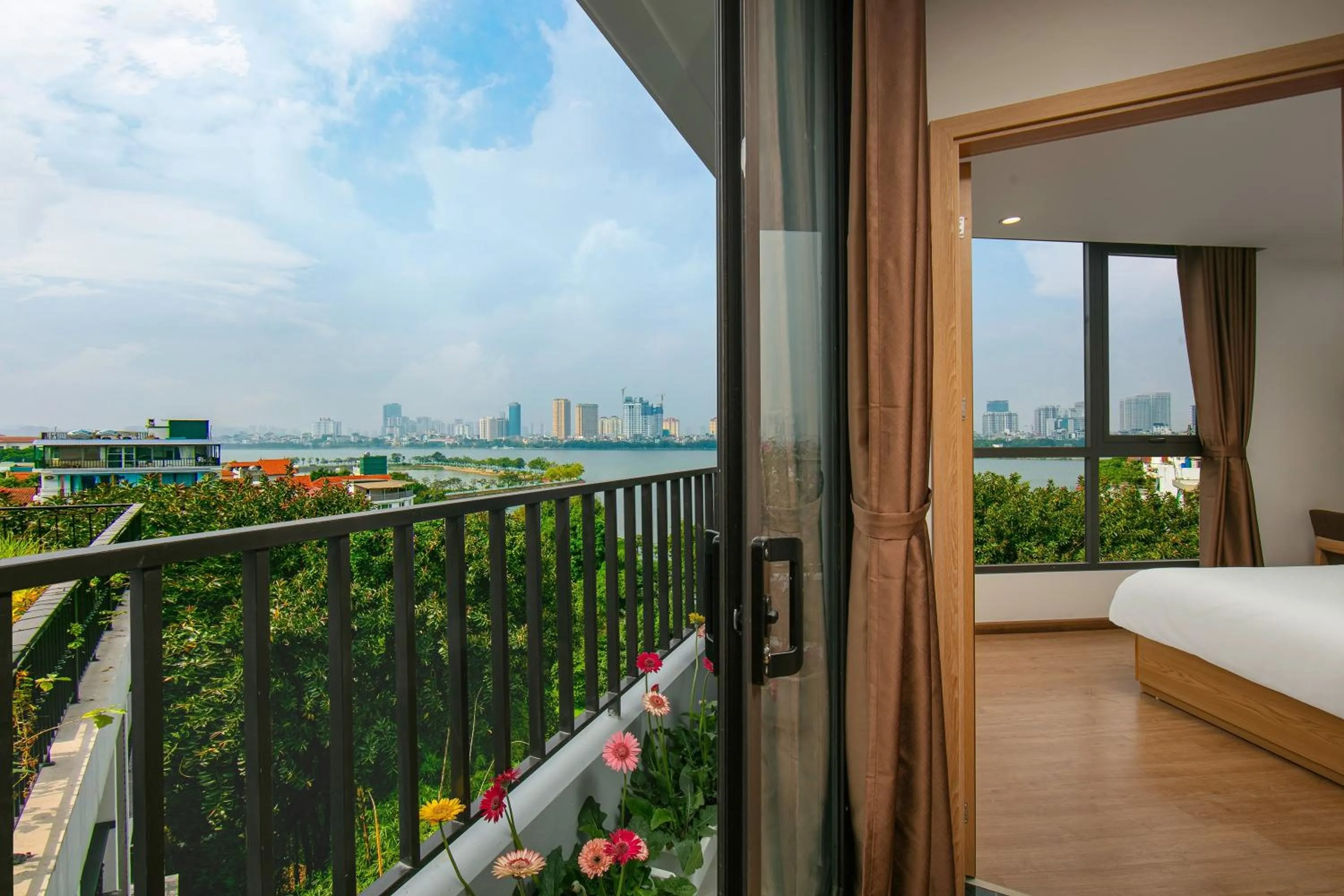 View (from property/room), Bed in Westlake Pearl Apartment - Hotel & Pearl Spa