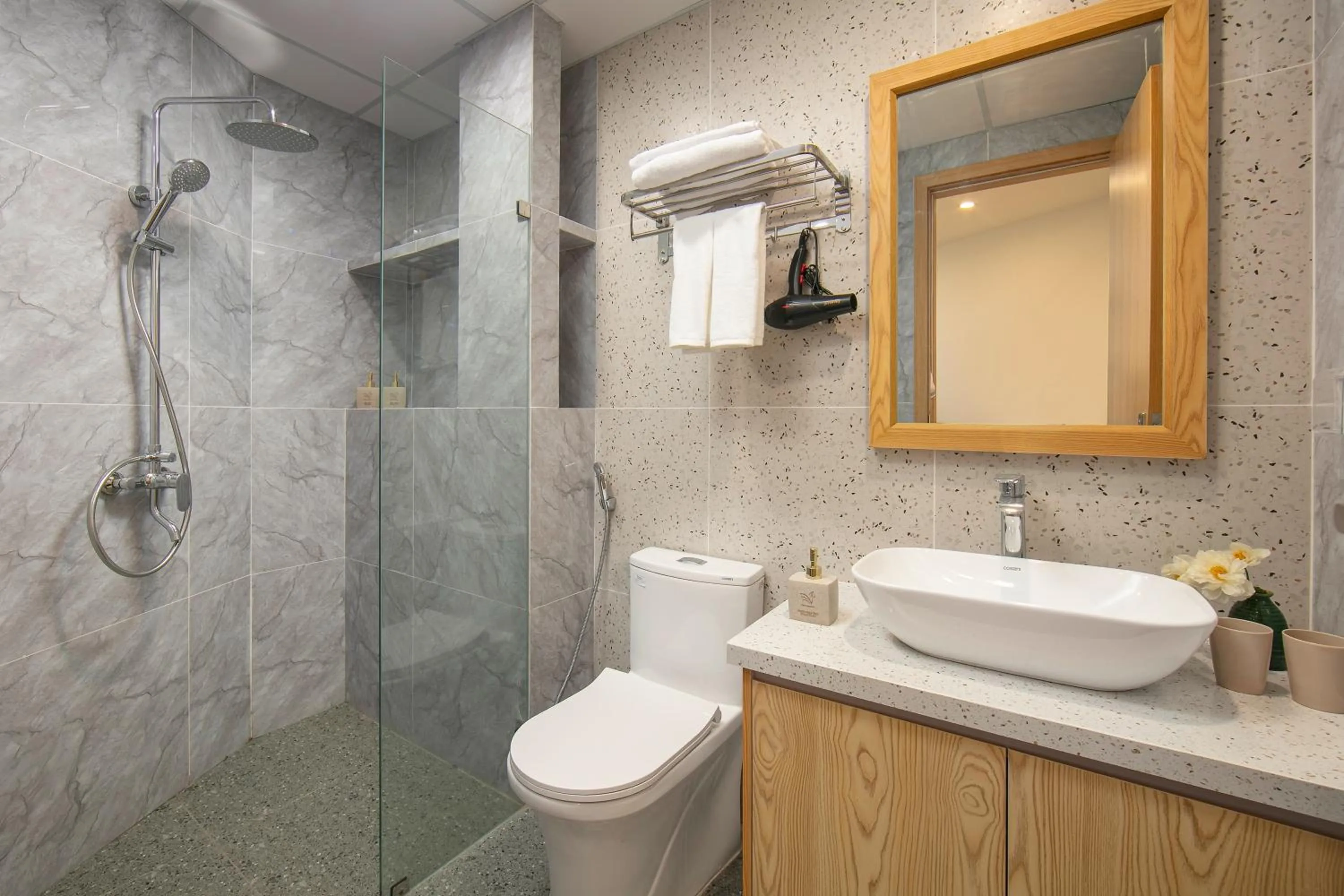 Bathroom in Westlake Pearl Apartment - Hotel & Pearl Spa