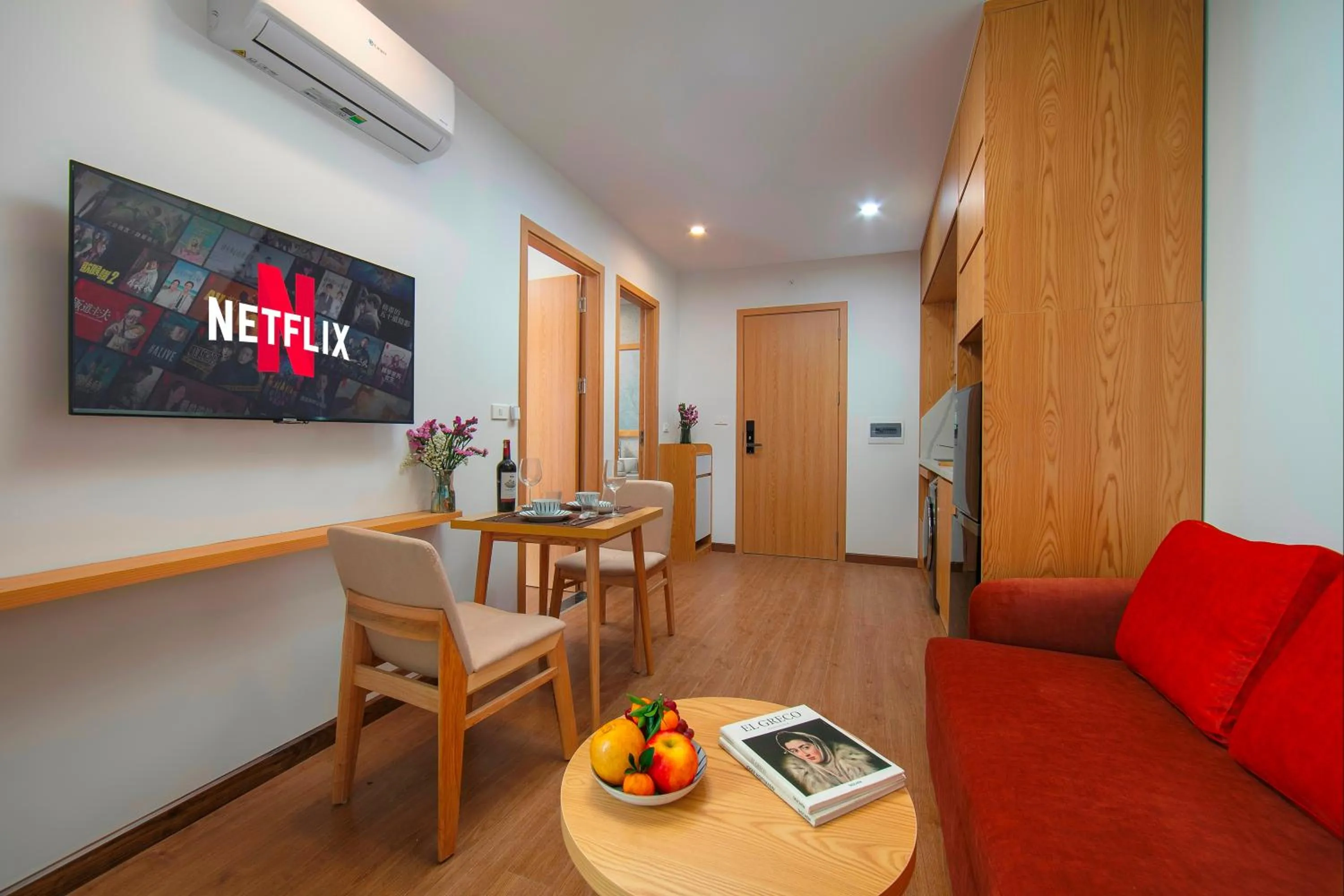 Living room in Westlake Pearl Apartment - Hotel & Pearl Spa