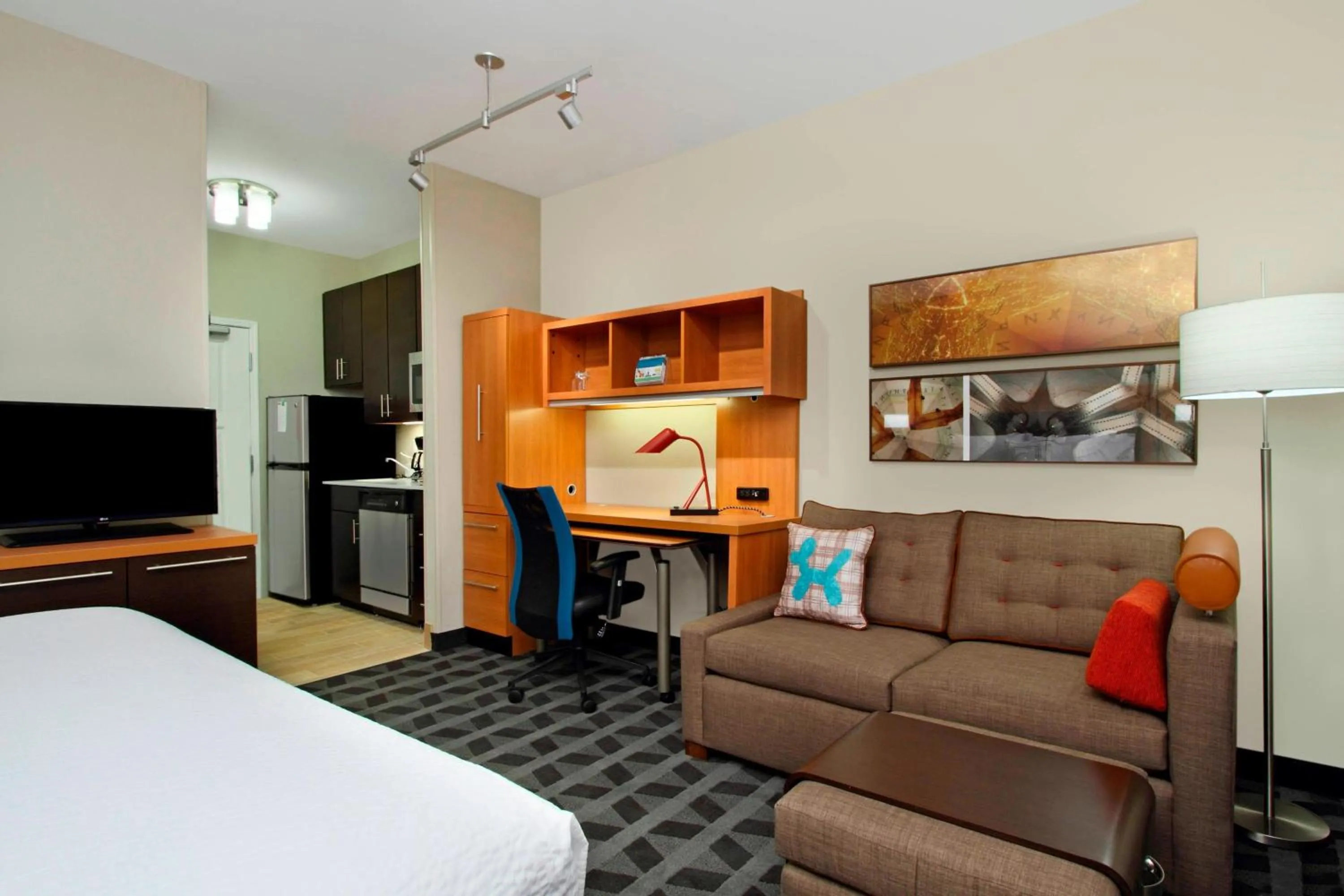 Living room, Bed in TownePlace Suites by Marriott Dallas McKinney