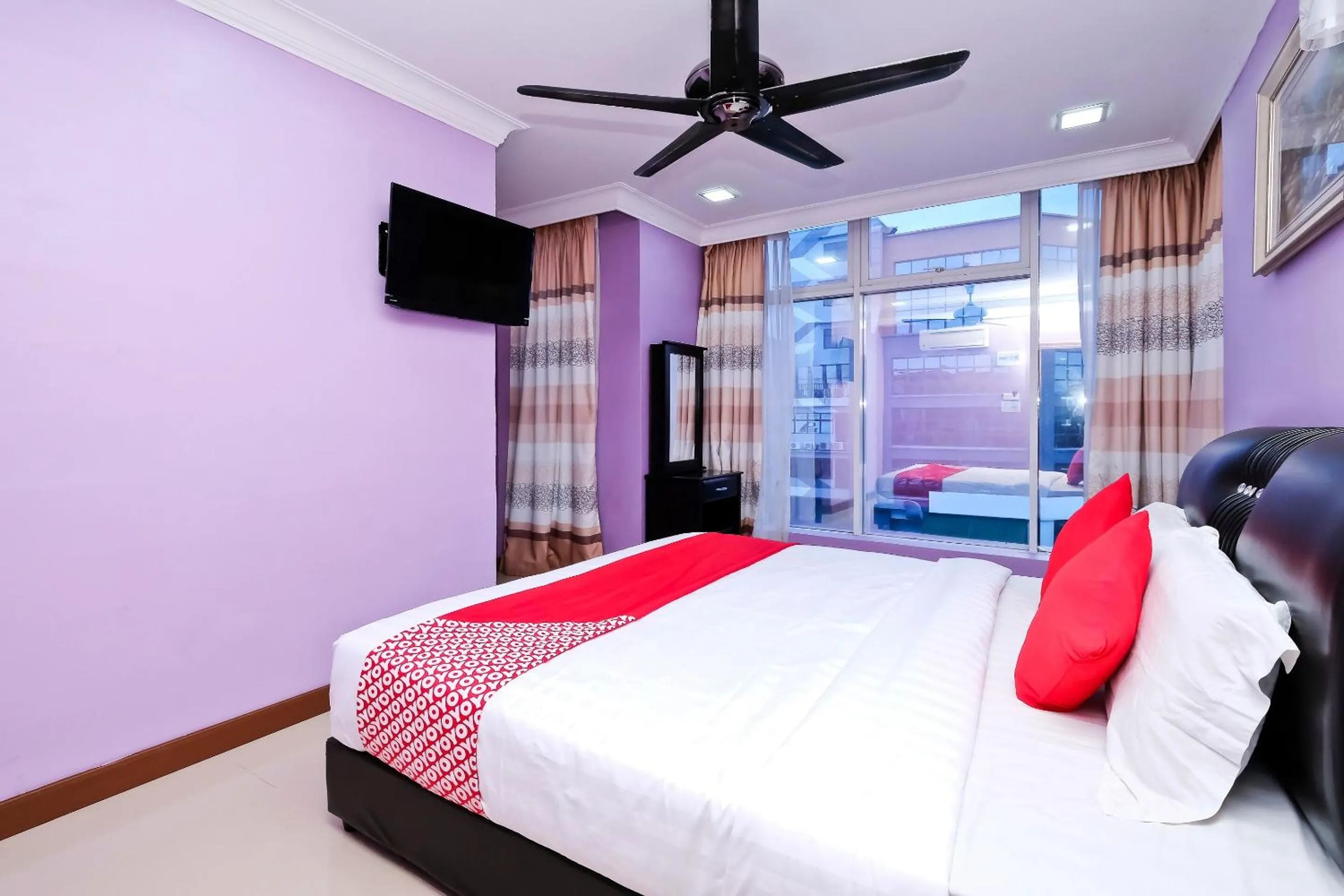 Bedroom, Bed in OYO 714 Arina Hotel