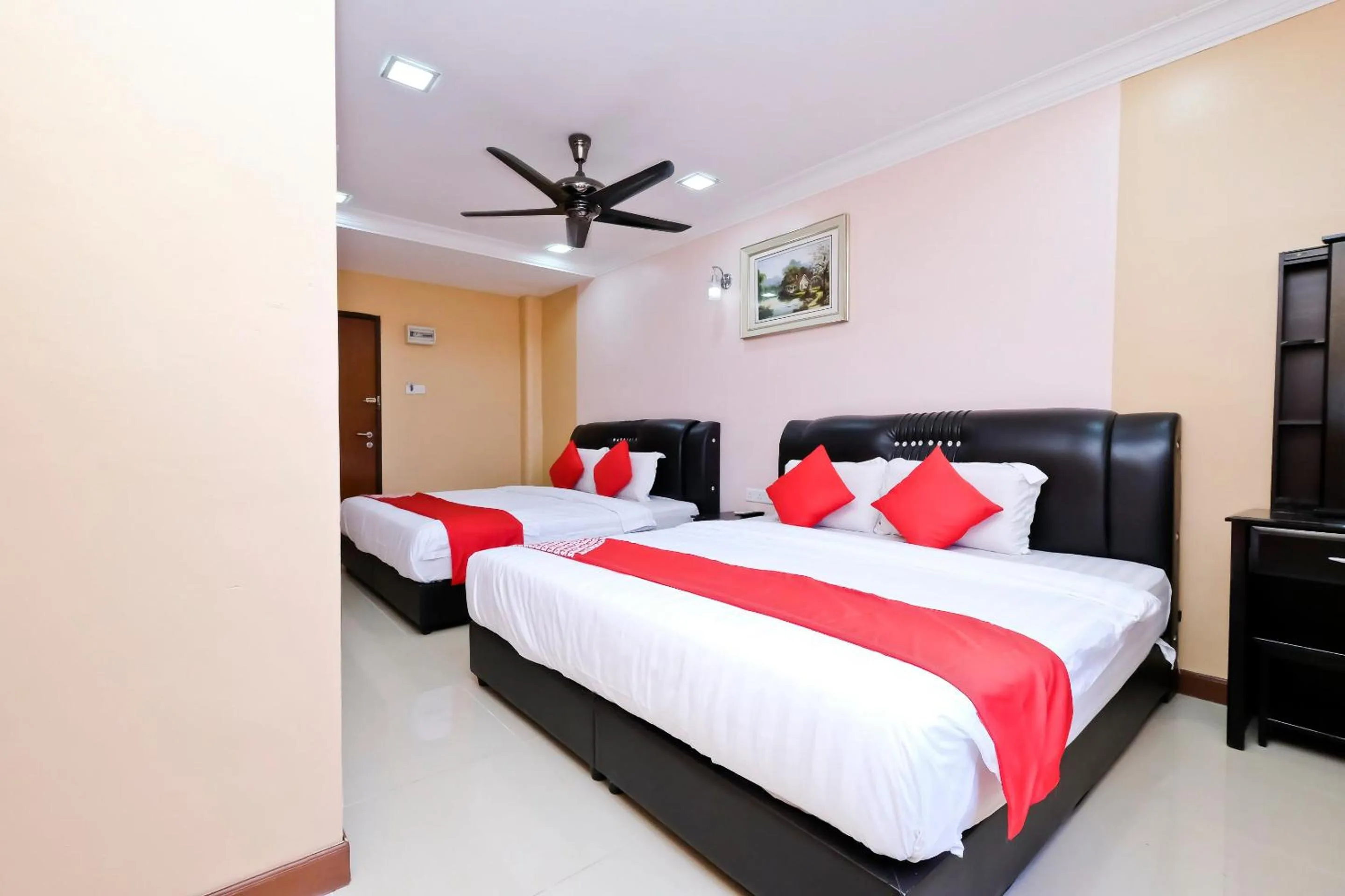 Bedroom, Bed in OYO 714 Arina Hotel