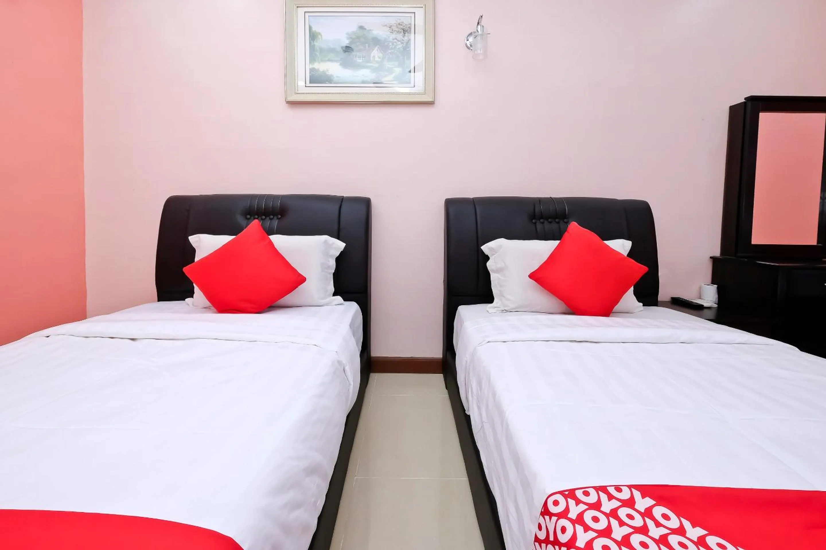 Bedroom, Bed in OYO 714 Arina Hotel