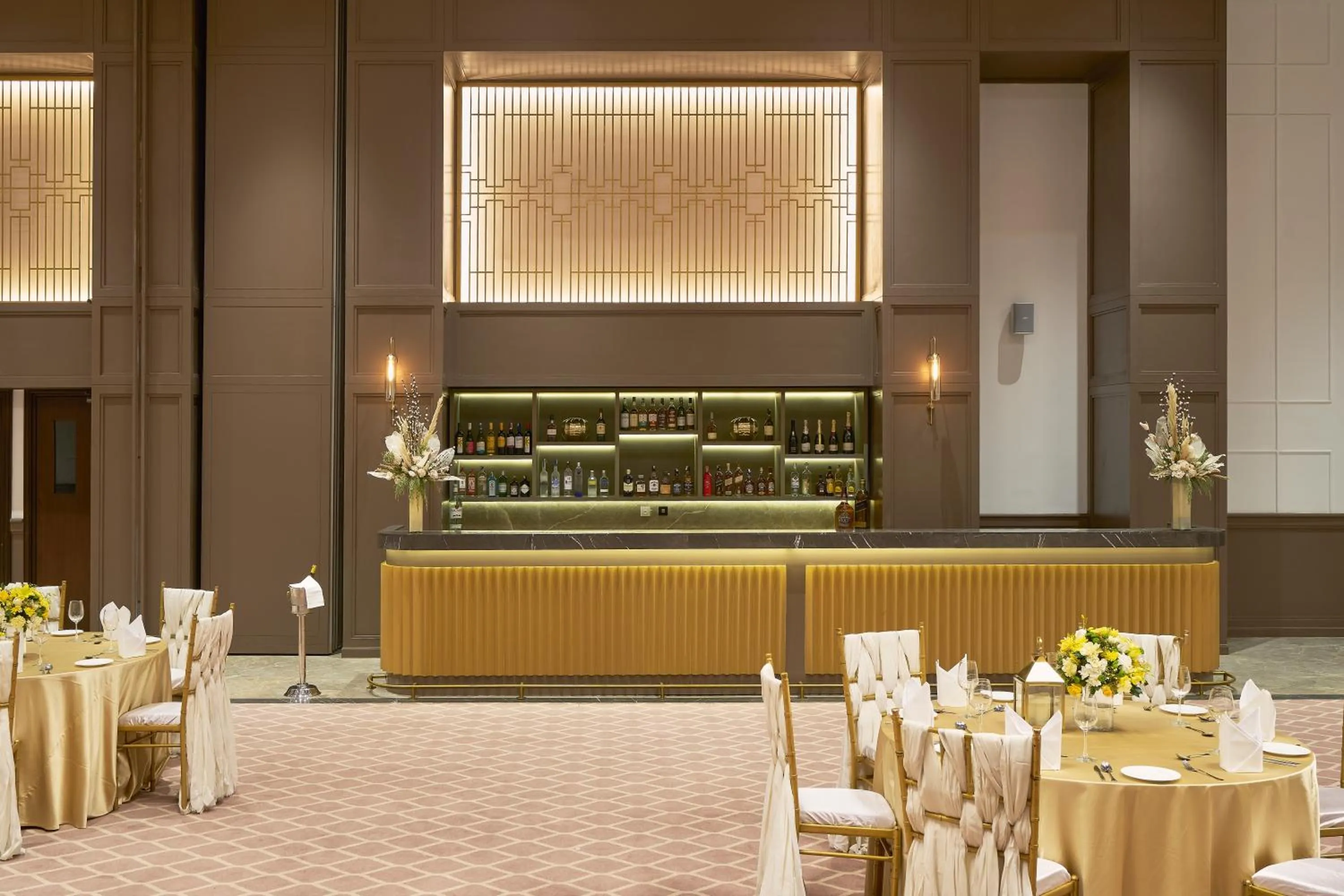 Lounge or bar in DLF Club 5