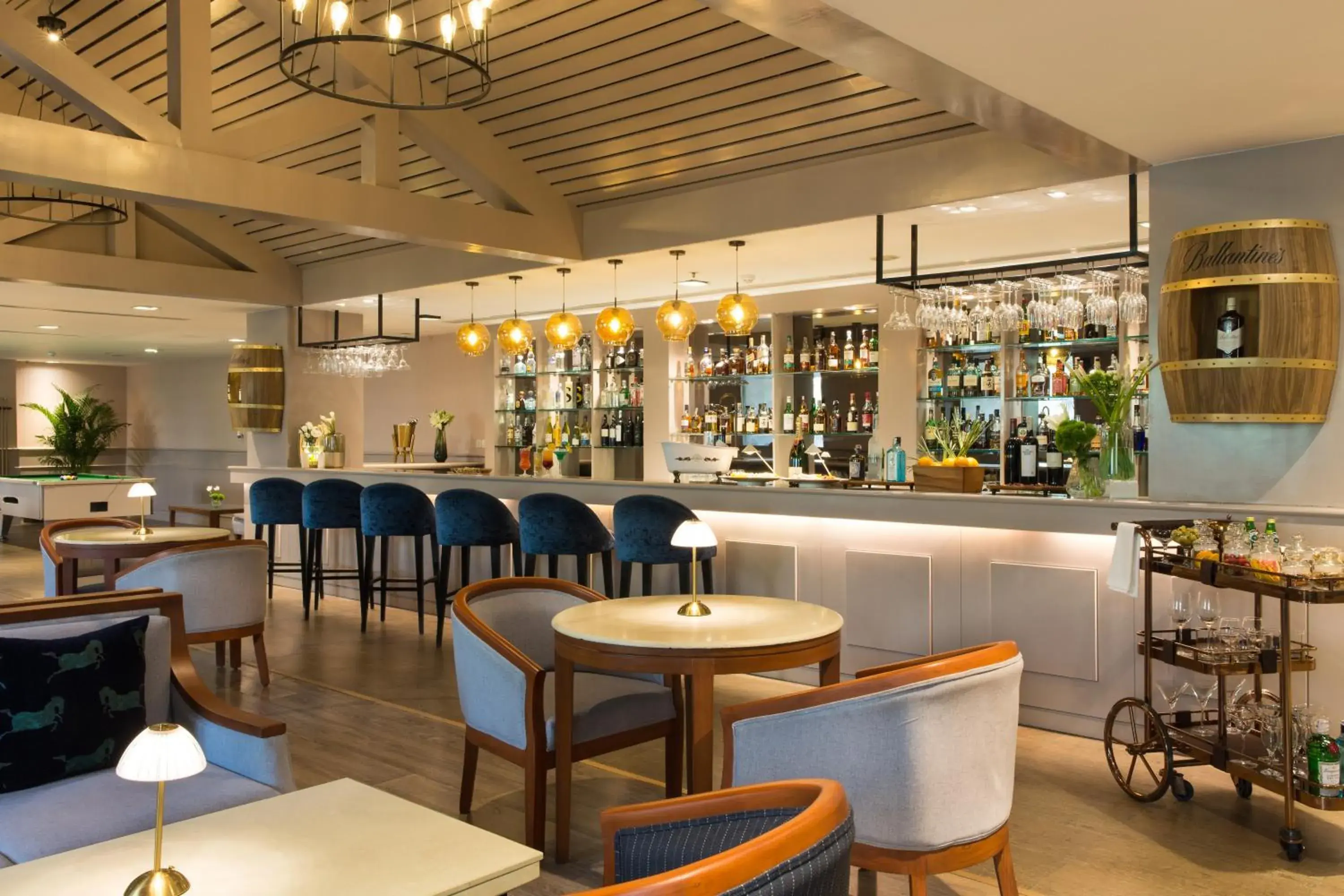 Lounge or bar in DLF Club 5 Lounge or bar in DLF Club 5