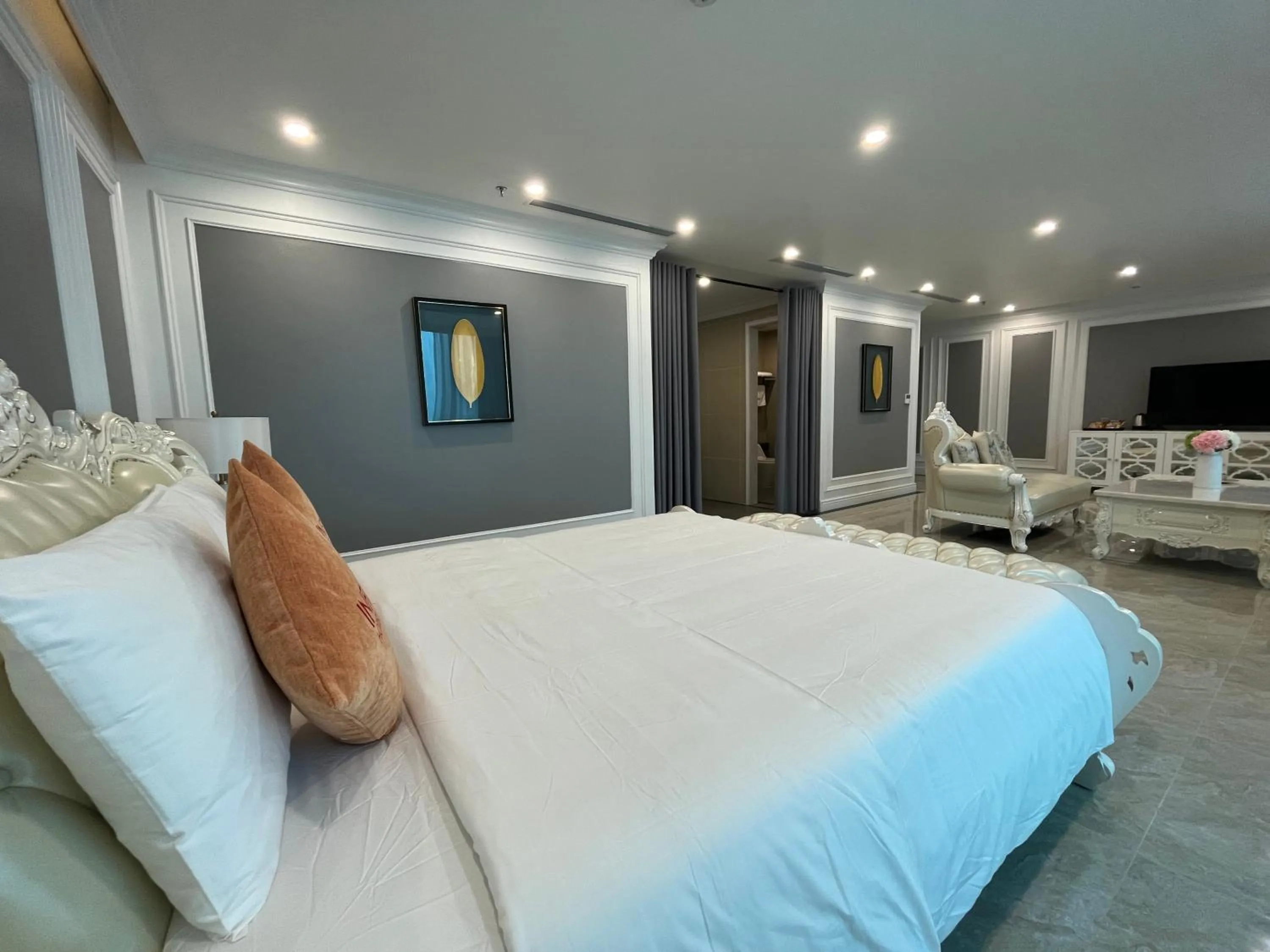 furniture, Bed in Infinity Hotel