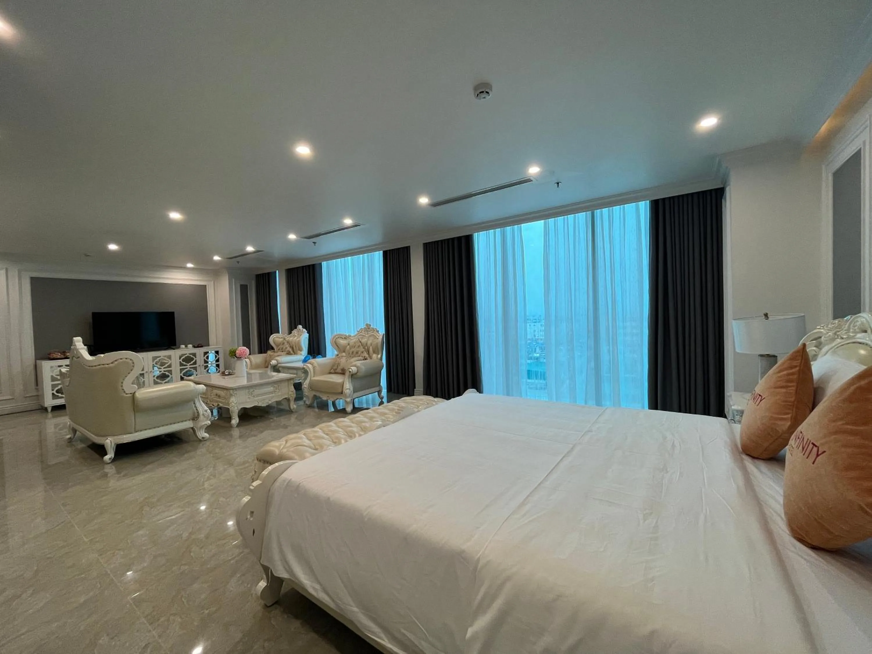 City view, Bed in Infinity Hotel