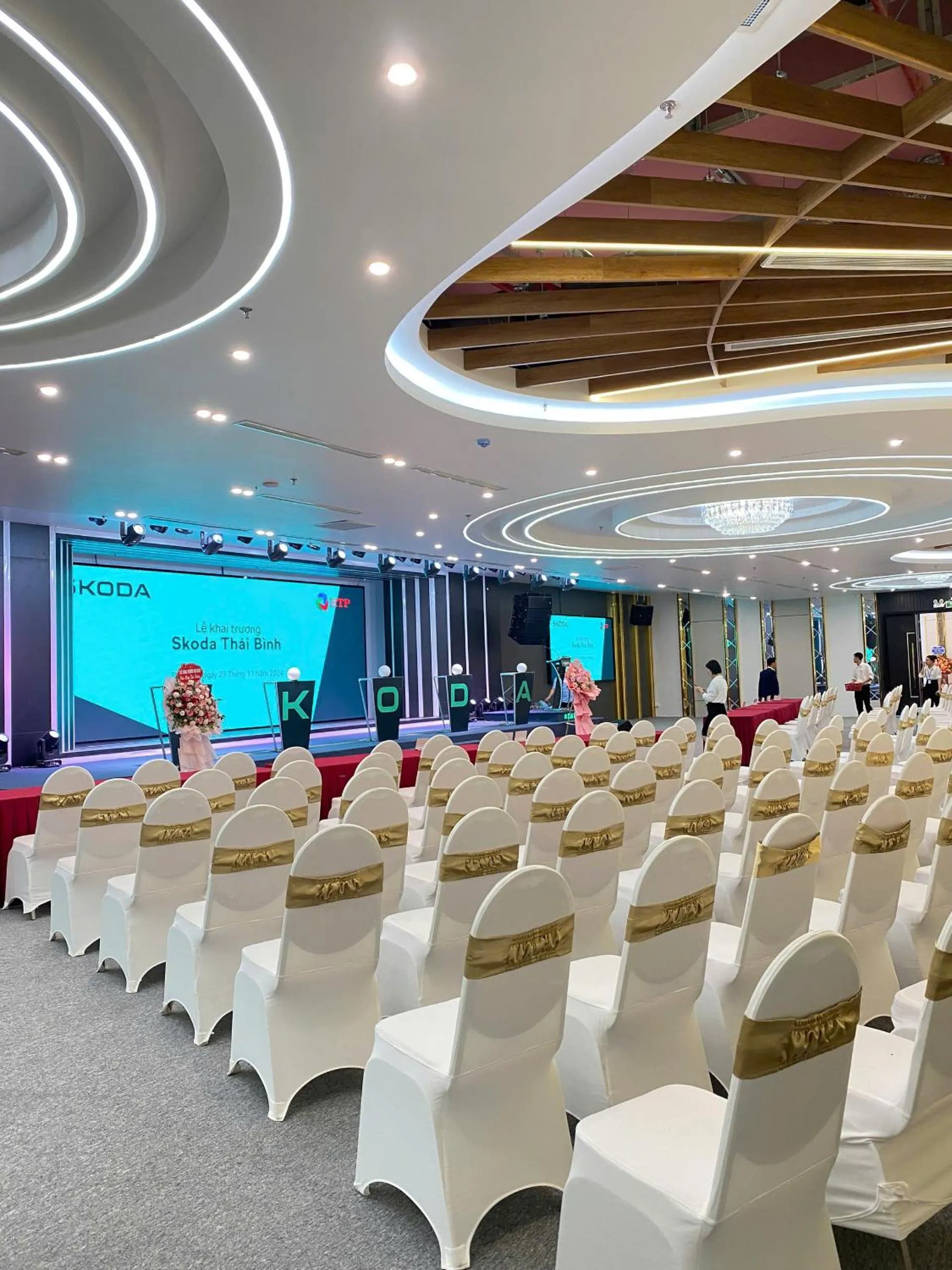 Restaurant/places to eat in Infinity Hotel