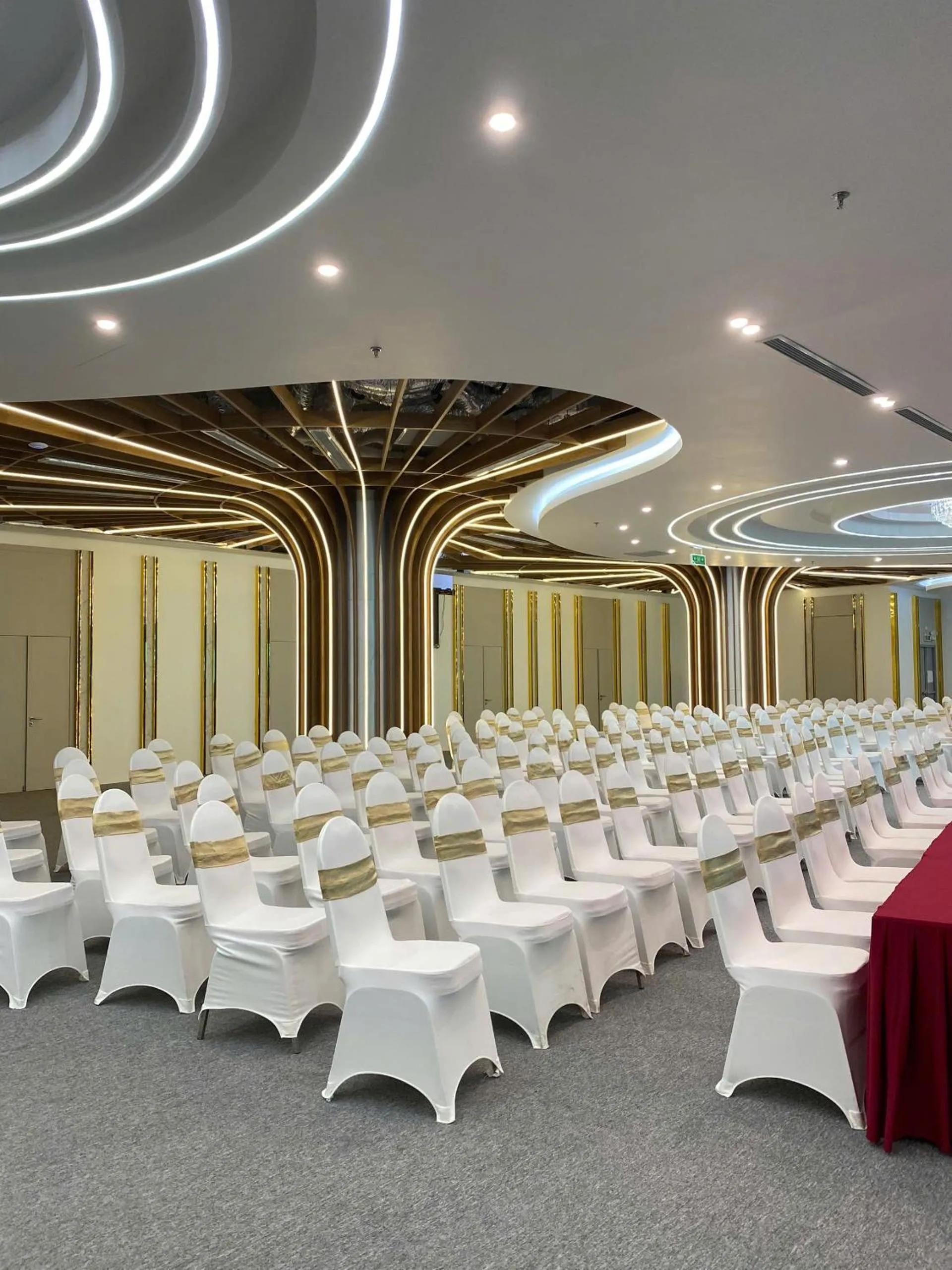 Restaurant/places to eat in Infinity Hotel