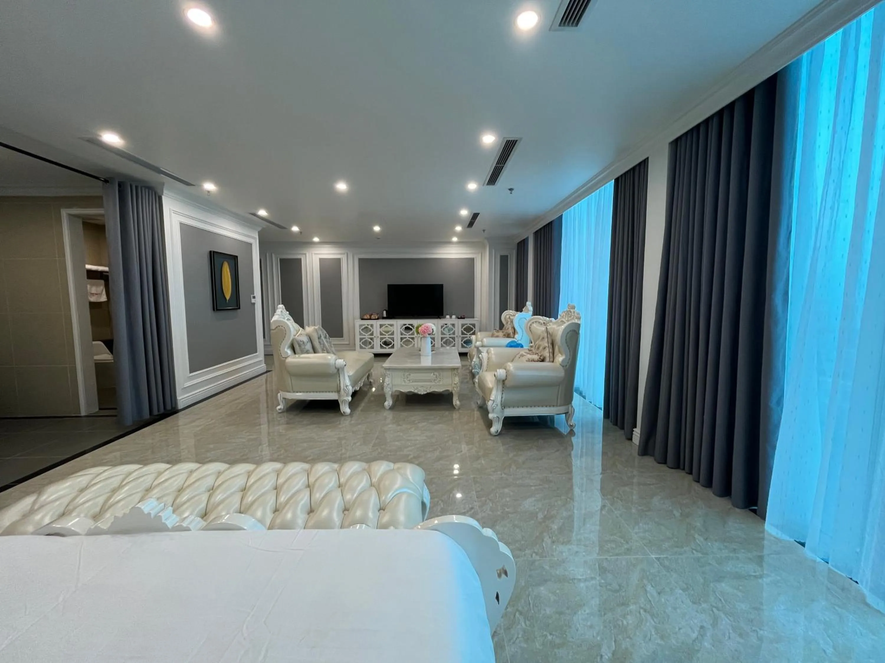 City view, Bed in Infinity Hotel