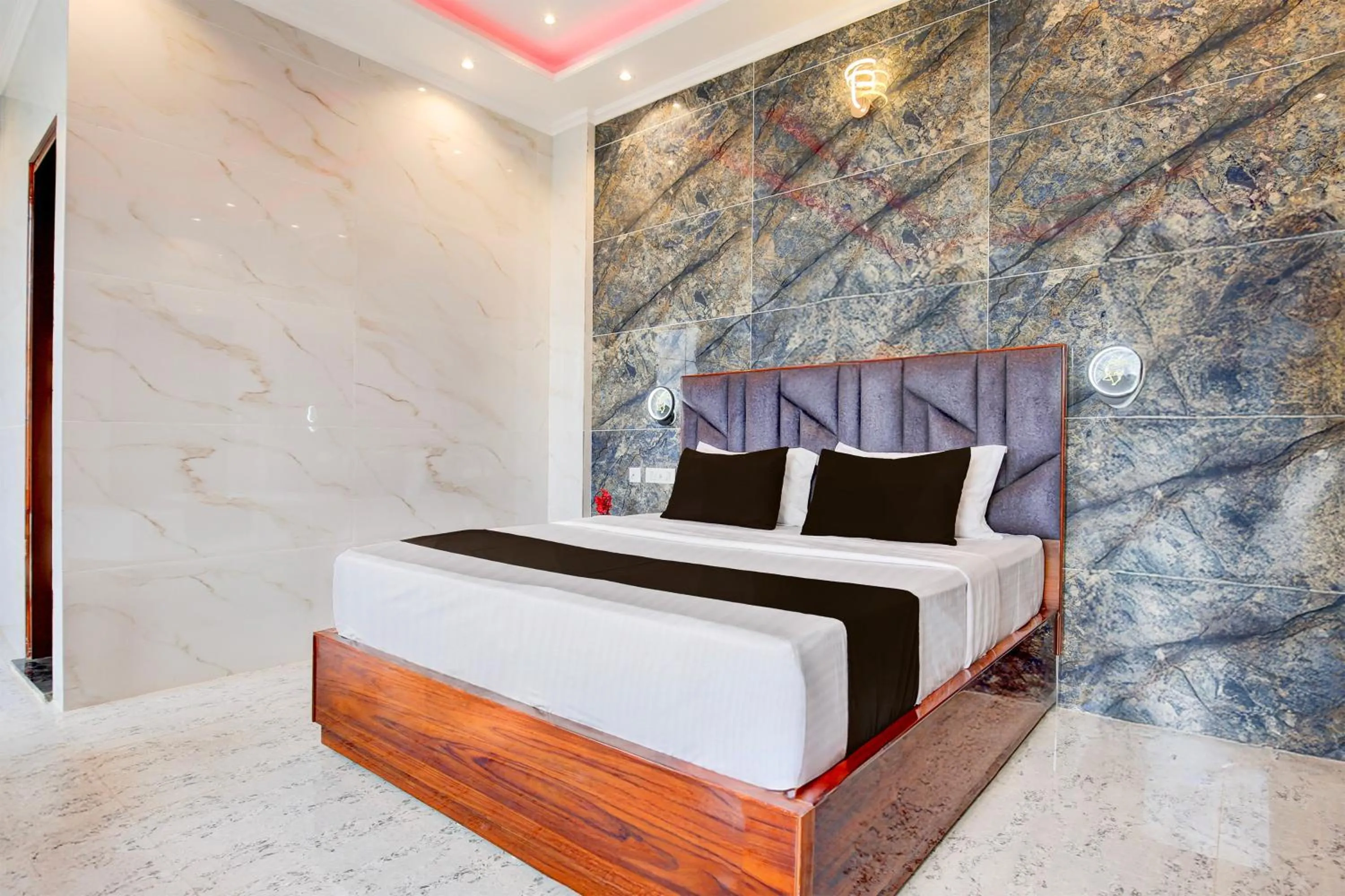 Super Townhouse Chandigarh Near PEC-PGI-PU Formerly Hotel Paradise