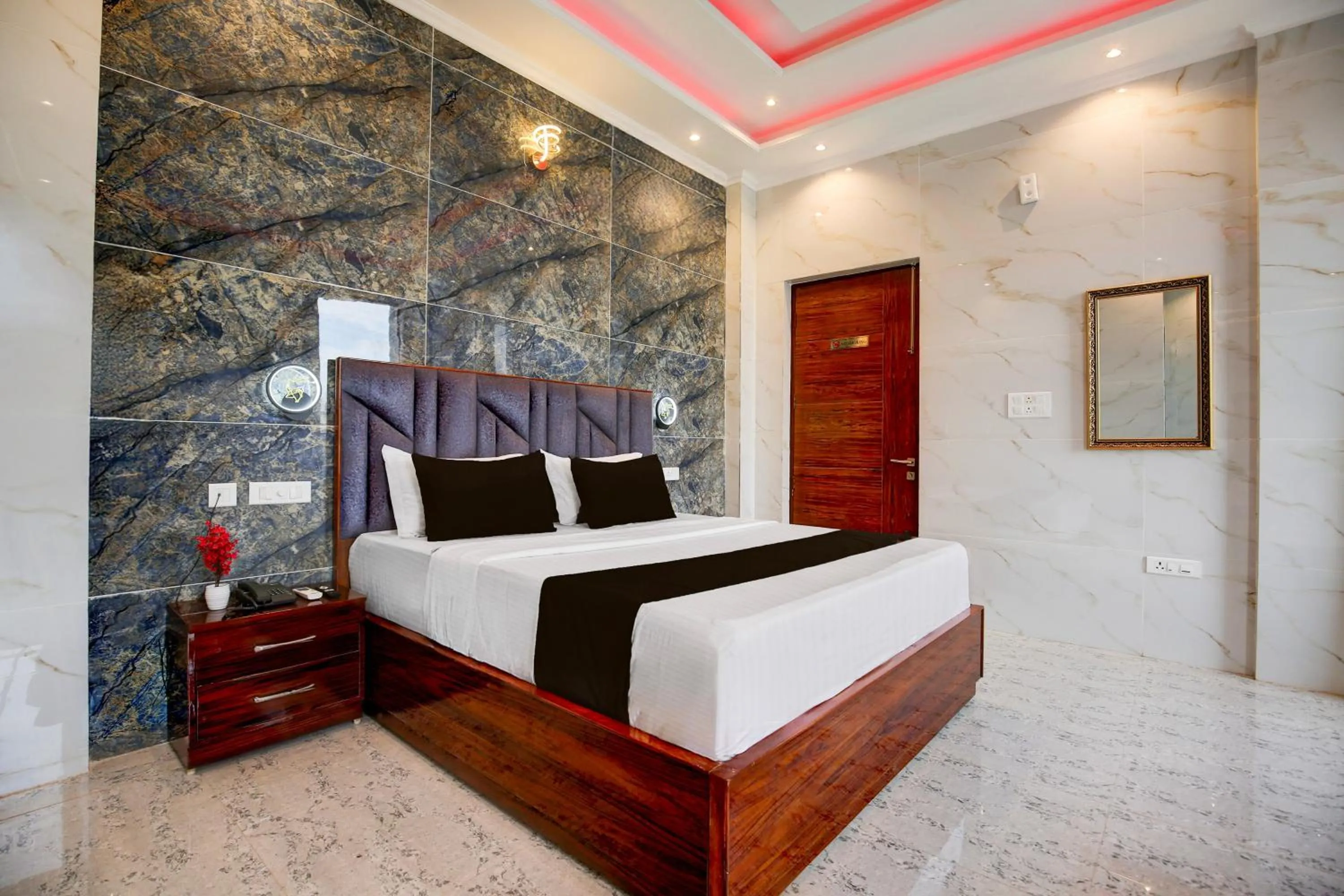 Super Townhouse Chandigarh Near PEC-PGI-PU Formerly Hotel Paradise