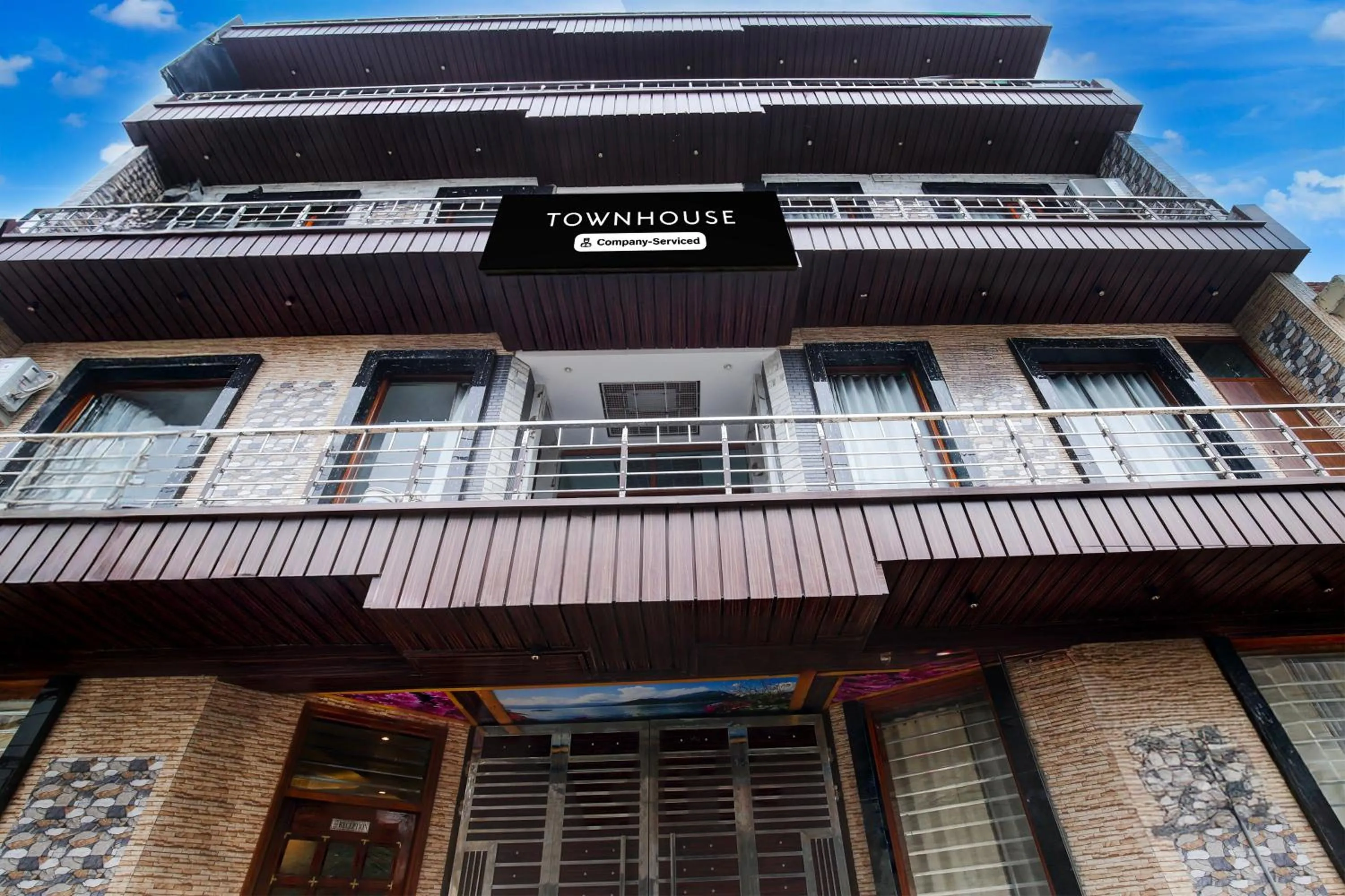 Super Townhouse Chandigarh Near PEC-PGI-PU Formerly Hotel Paradise