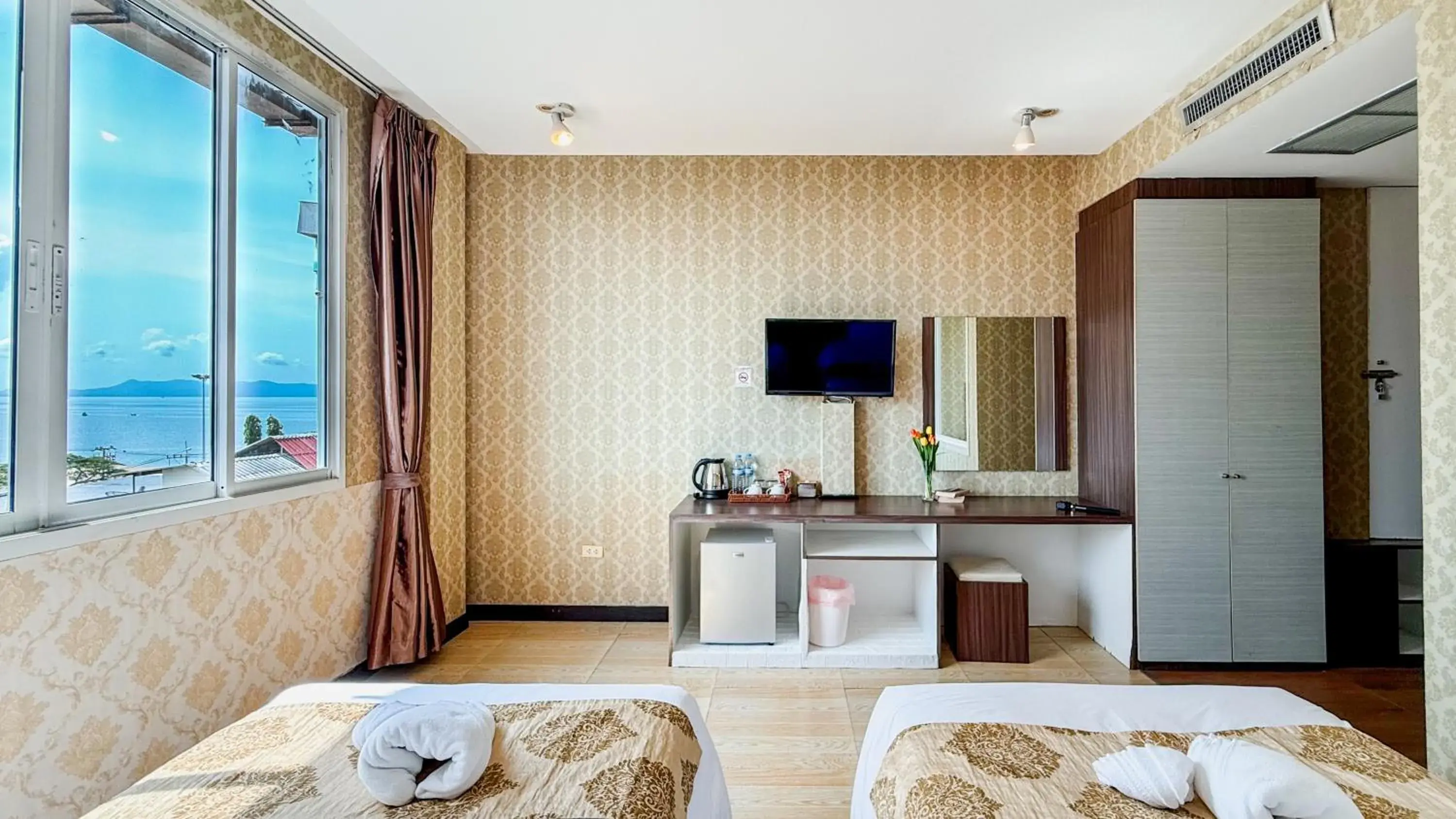 Deluxe Twin Room with Sea View in Jomtien Sands Residence Deluxe Twin Room with Sea View in Jomtien Sands Residence