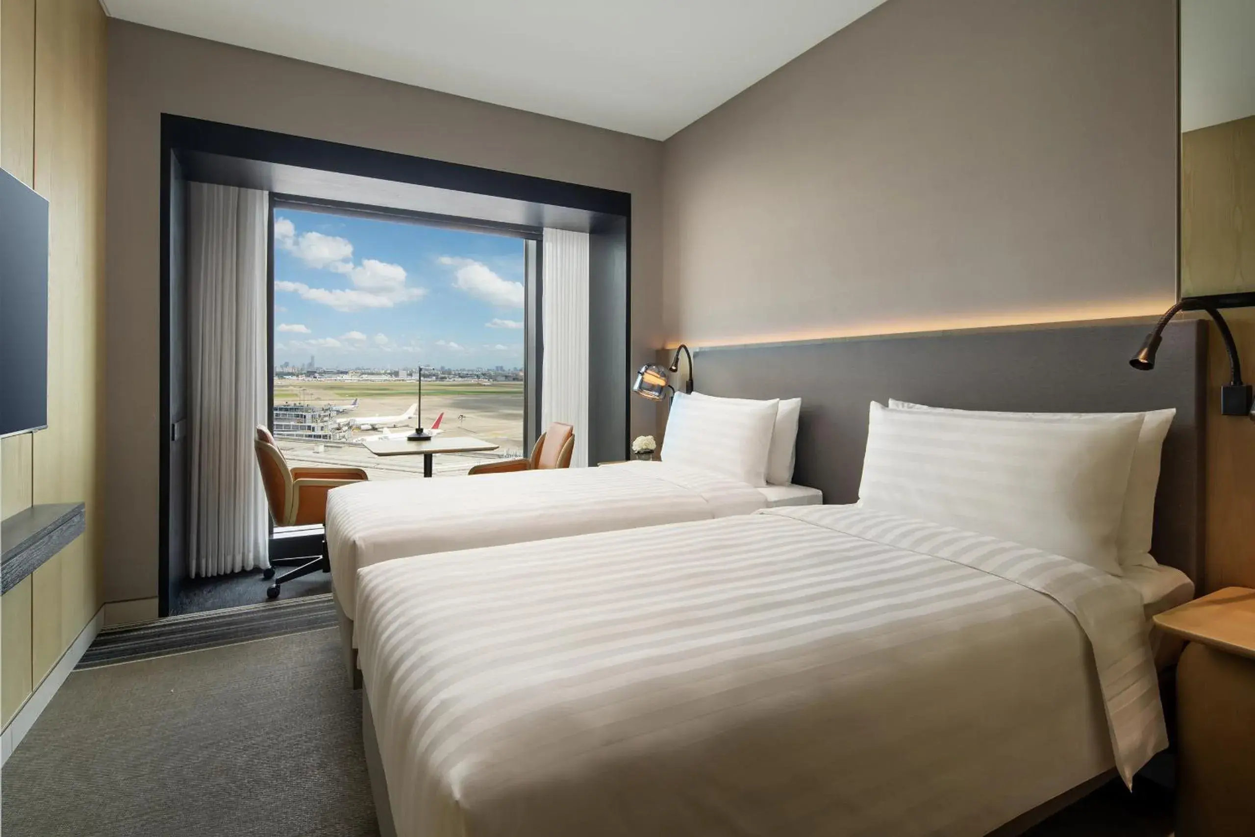 Premier Airport View Twin in Traders Hongqiao Airport,Shanghai Premier Airport View Twin in Traders Hongqiao Airport,Shanghai