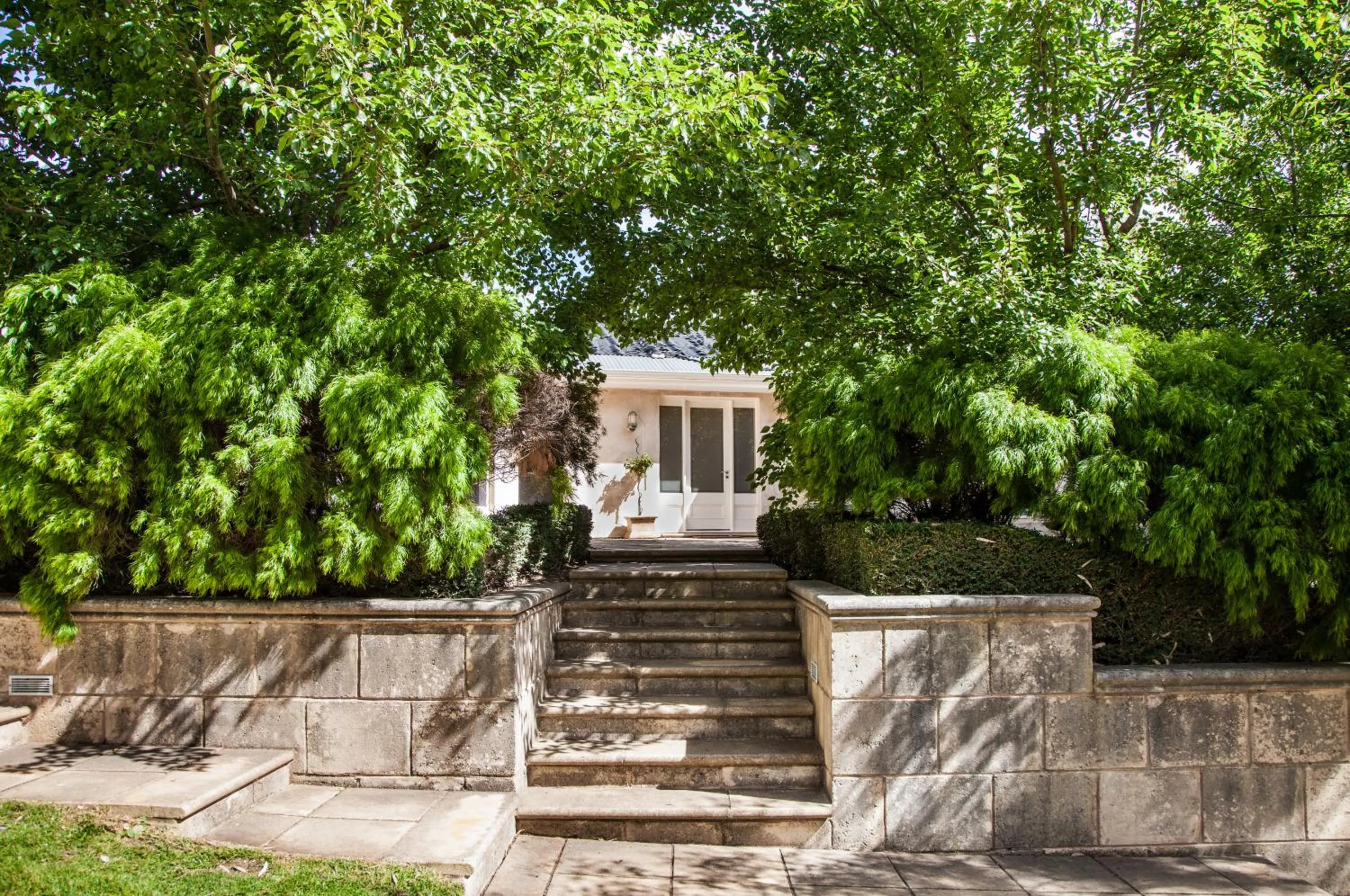 Garden view in The Retreat at Stirling