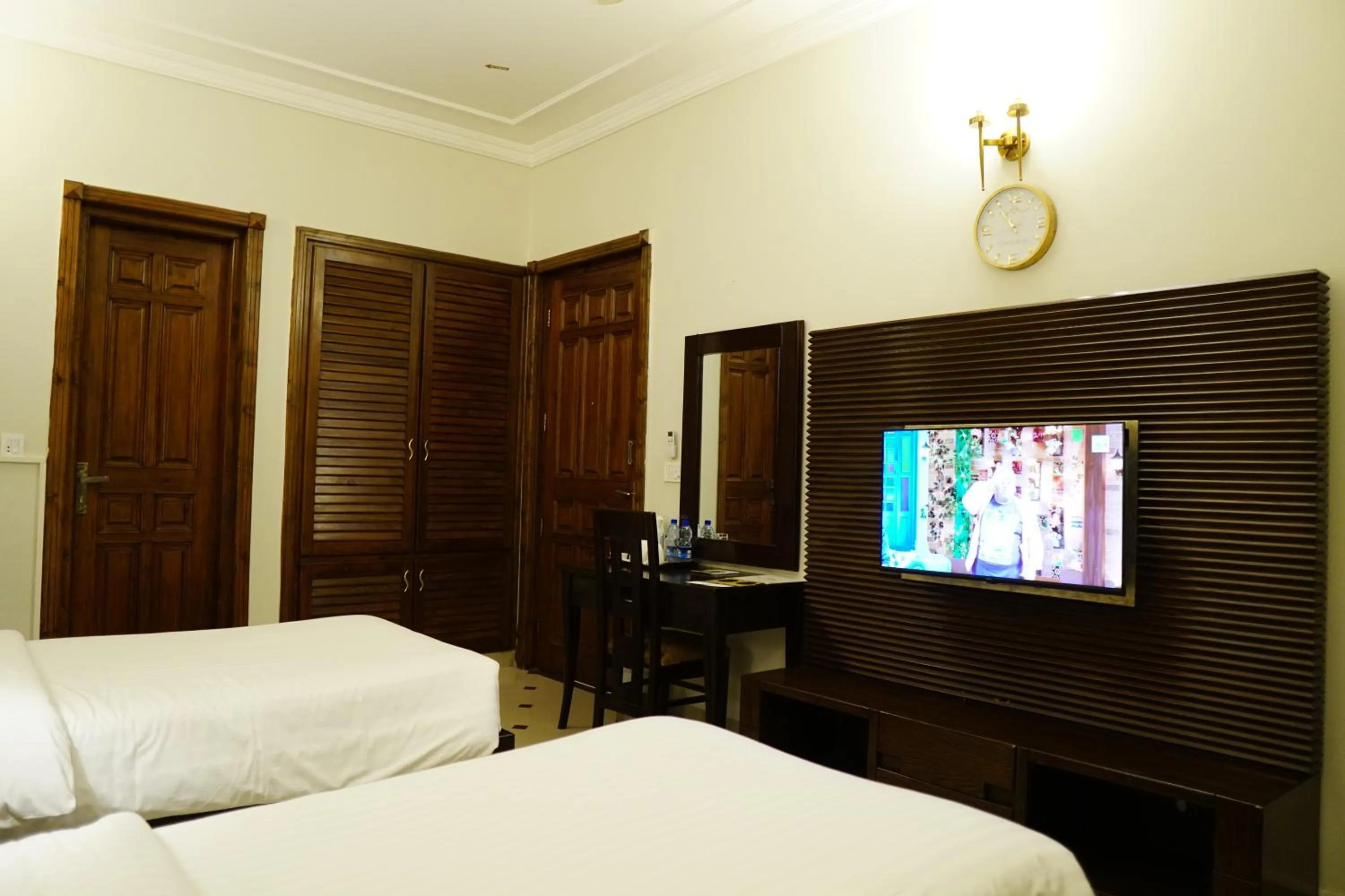 TV and multimedia, Bed in Sofital Hotel