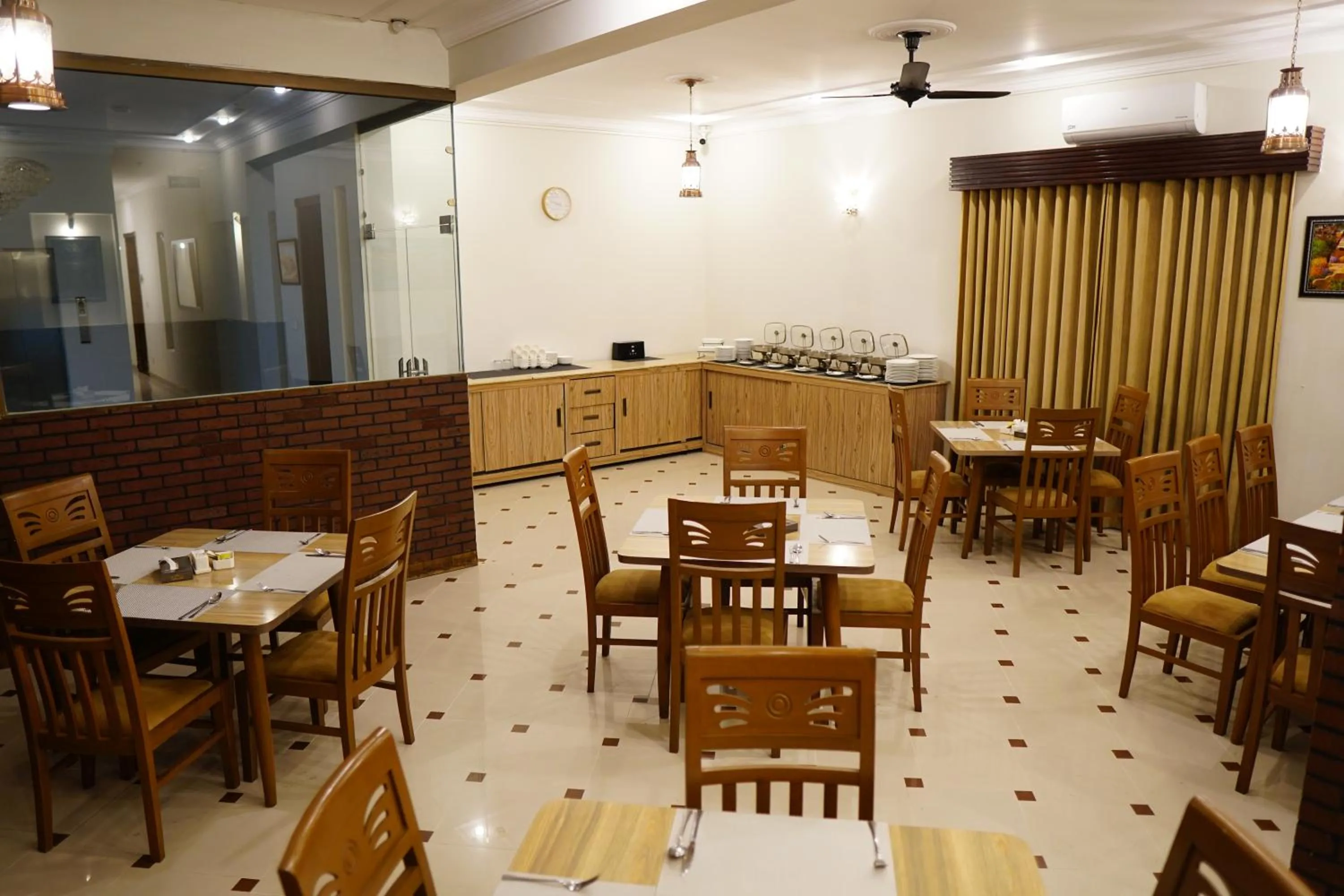 Restaurant/places to eat in Sofital Hotel