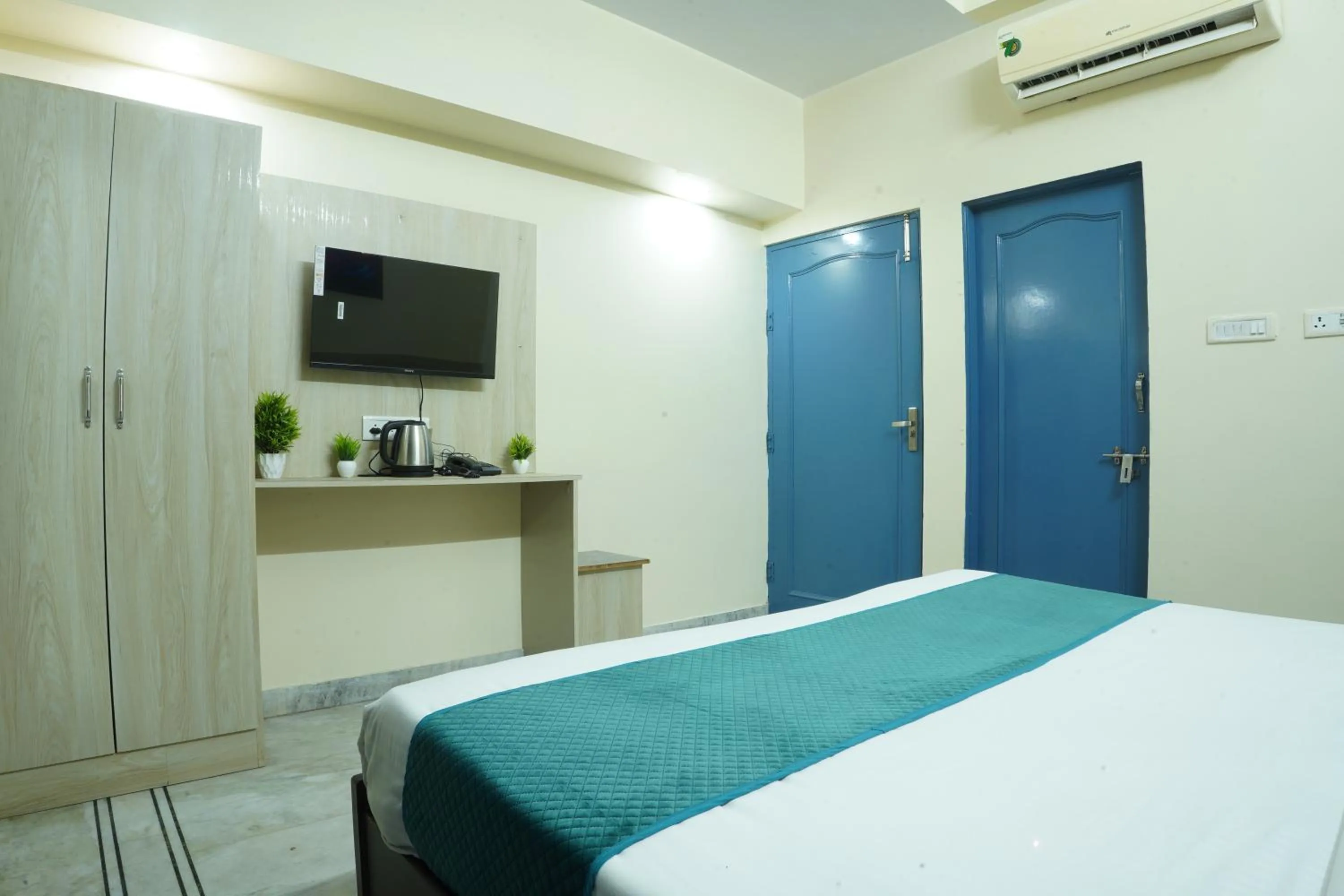 TV and multimedia, Bed in Hotel Silver Stay