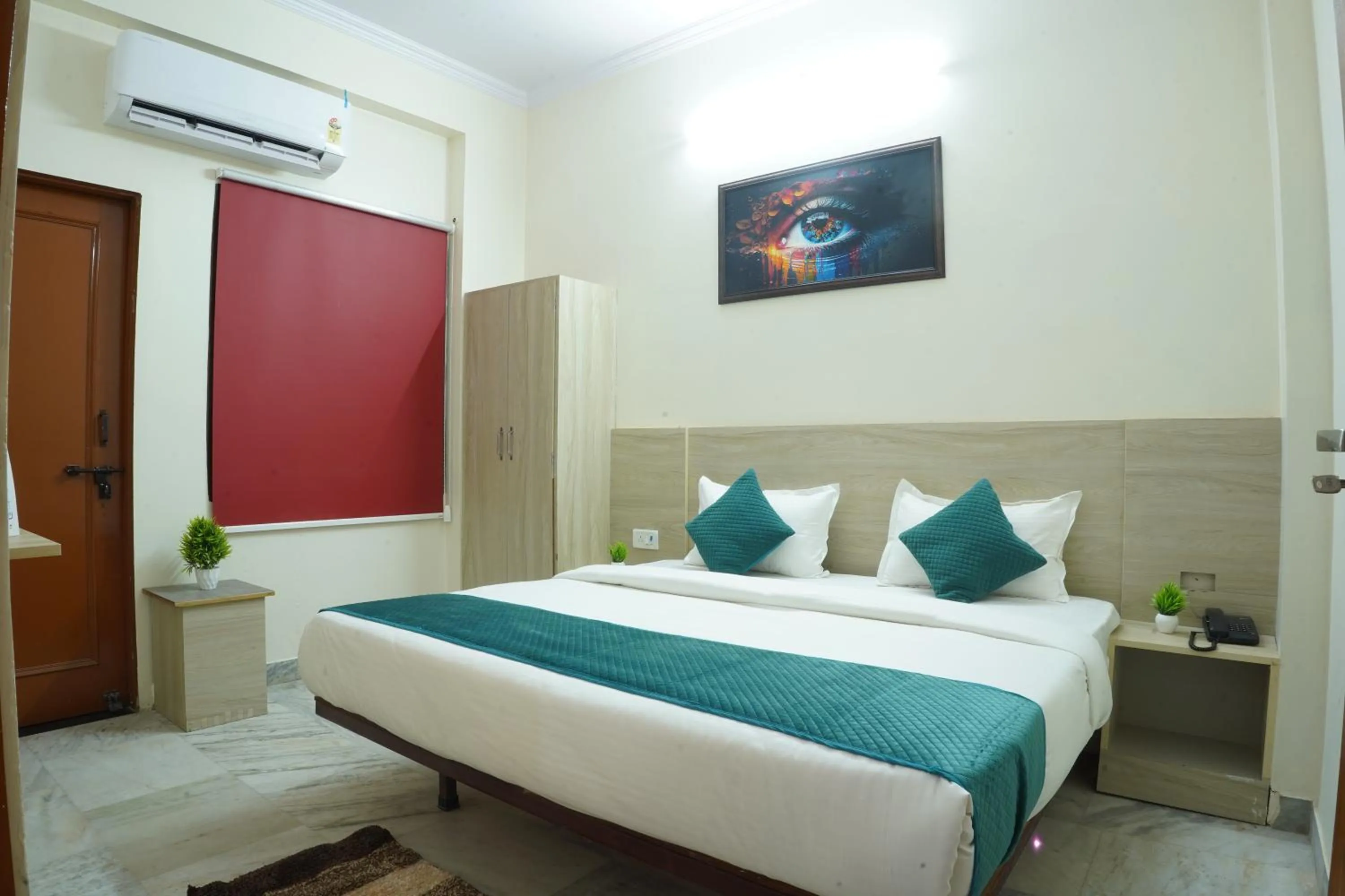 Bedroom, Bed in Hotel Silver Stay