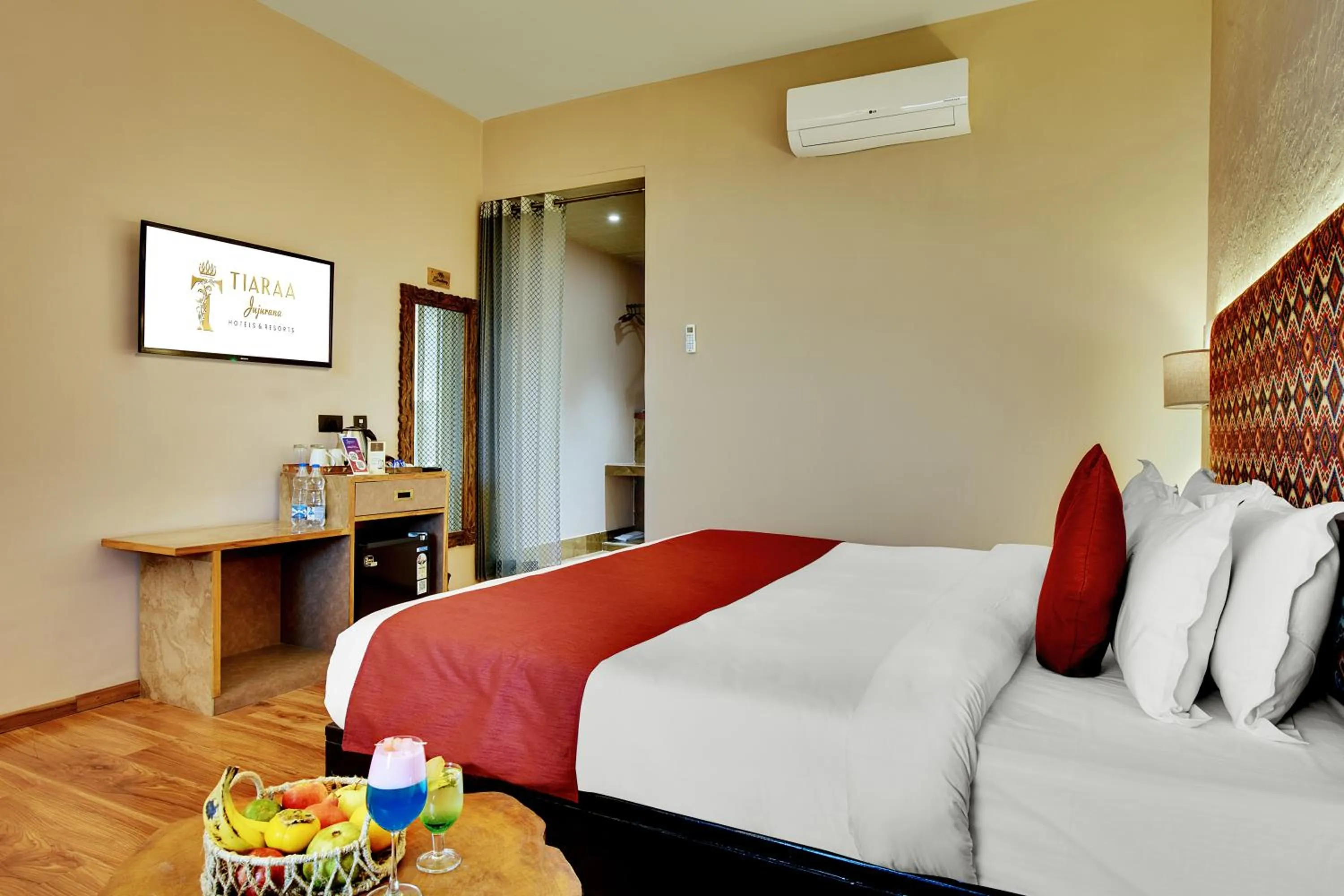 Bed in Tiaraa Jujurana Resort & Spa