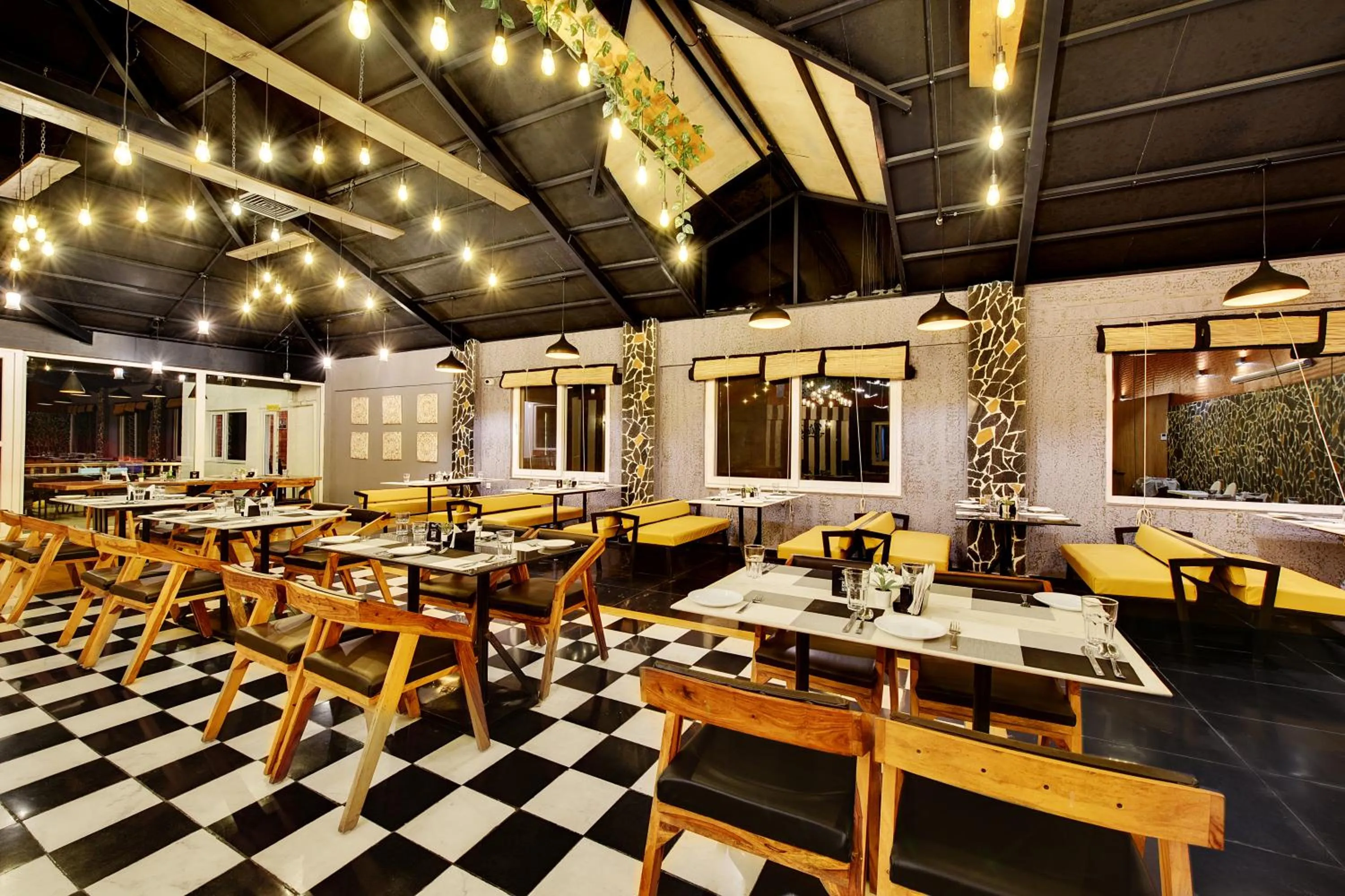 Restaurant/places to eat in Tiaraa Jujurana Resort & Spa