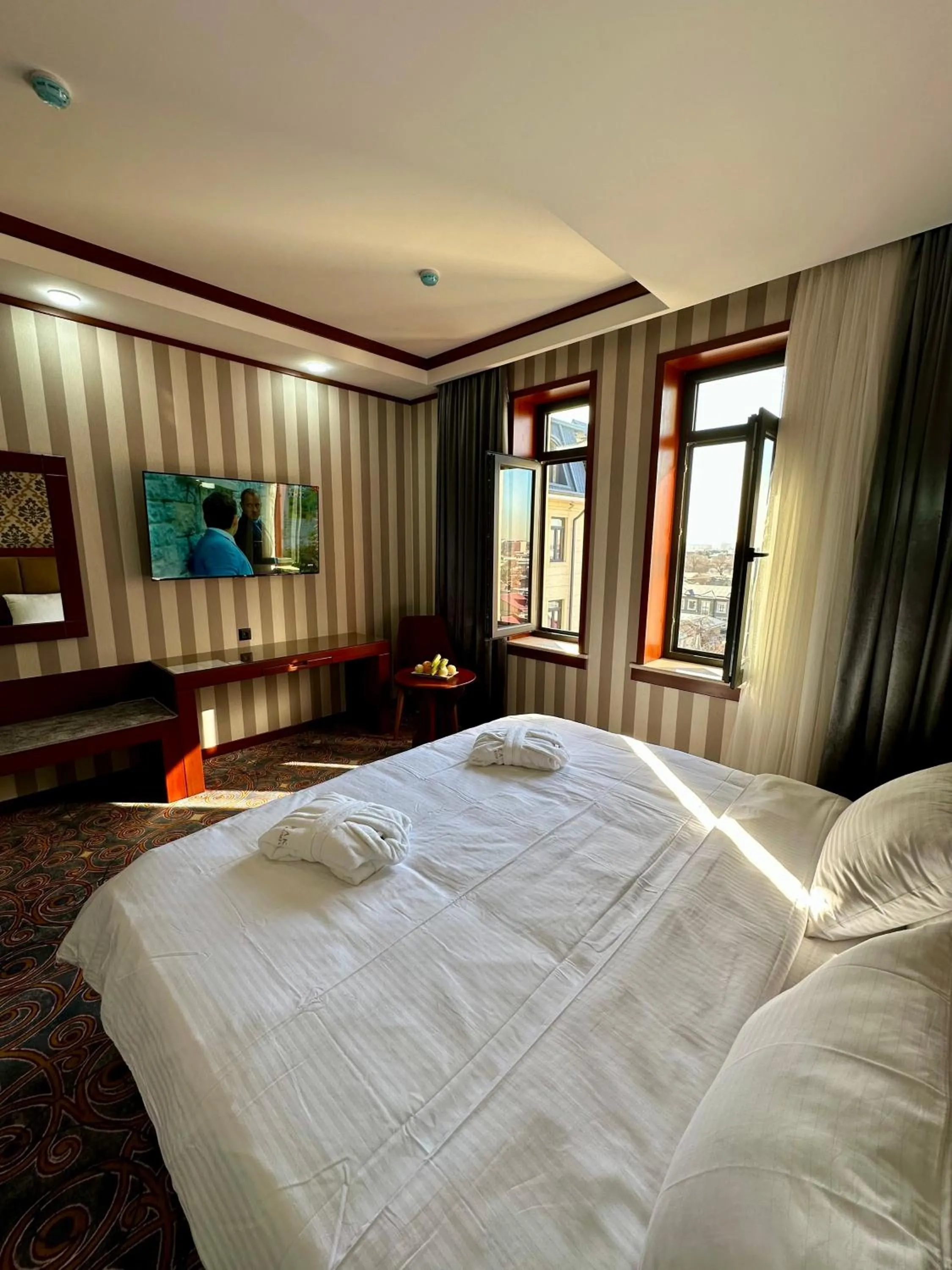 Large Double Room in Rakat Komfort Hotel Horizon Haven