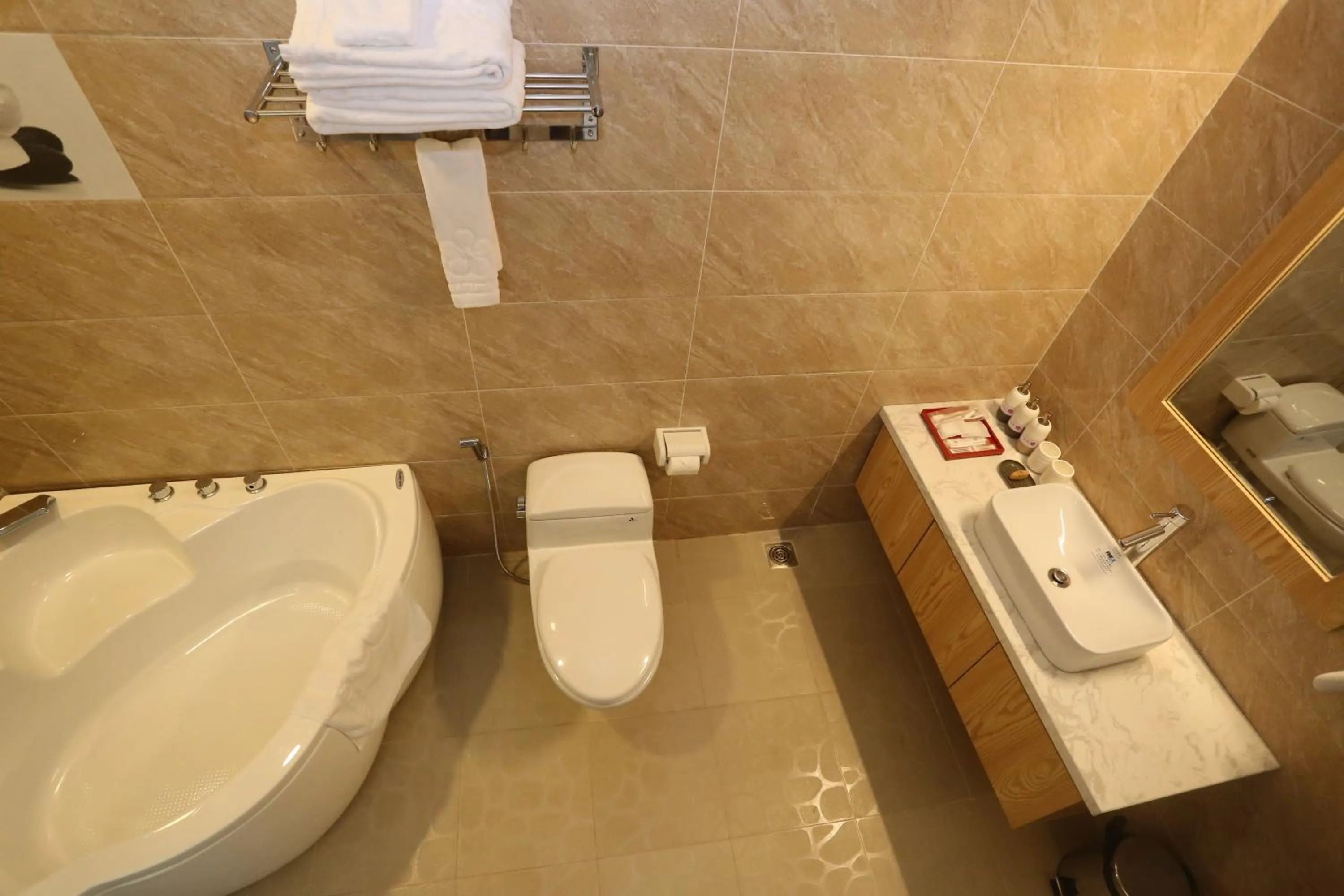 Thuy Sakura Hotel & Serviced Apartment