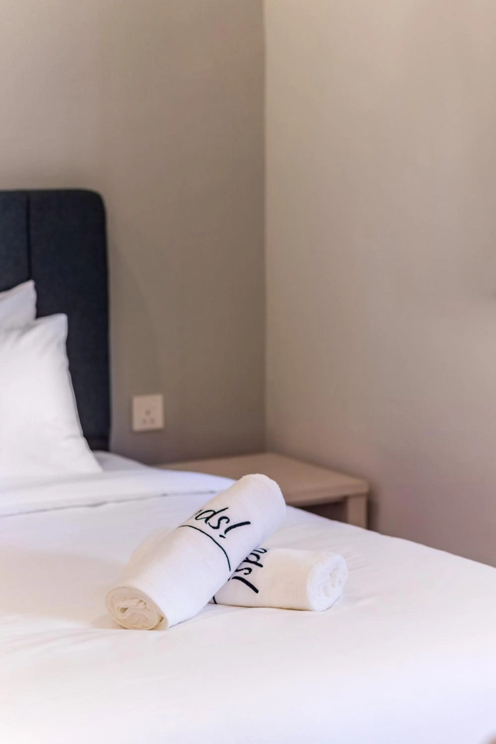 Bed in Iconic Regency by Stellar ALV