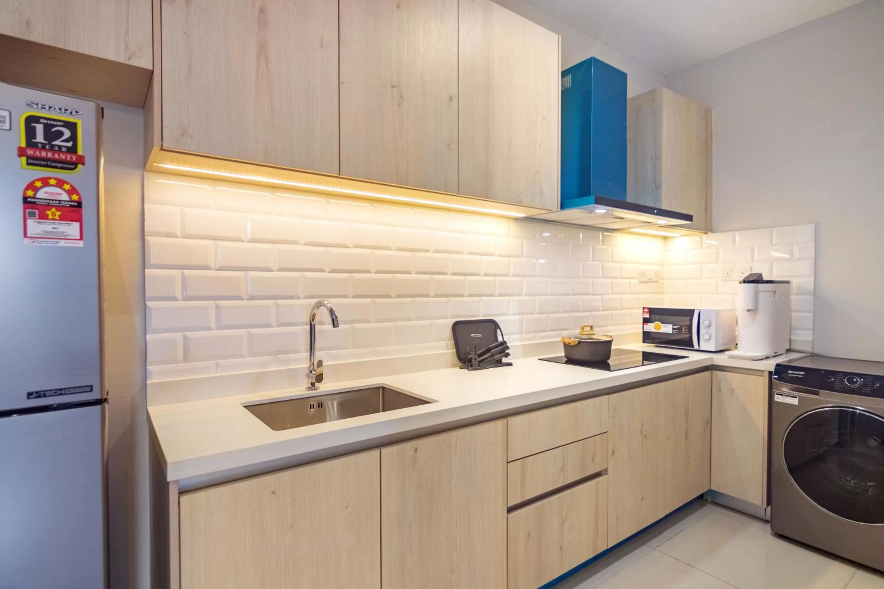 Kitchen or kitchenette in Iconic Regency by Stellar ALV