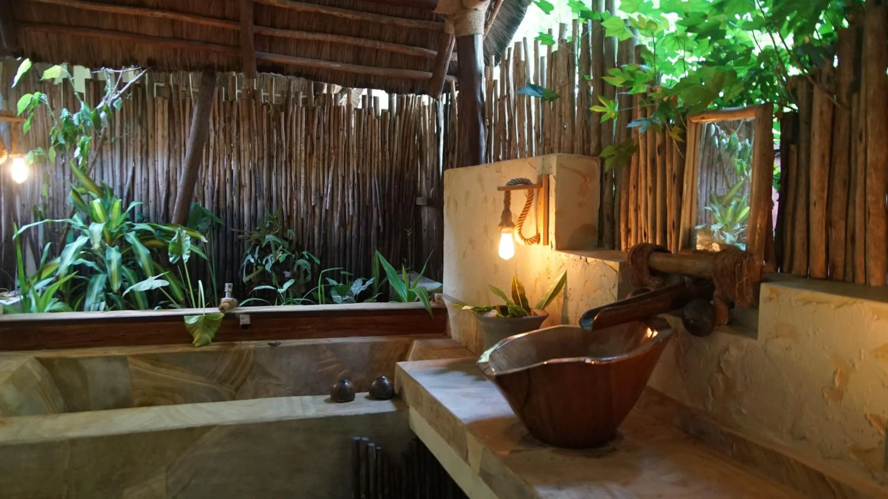 Hot Tub in The Nest Tropical Oasis Resort