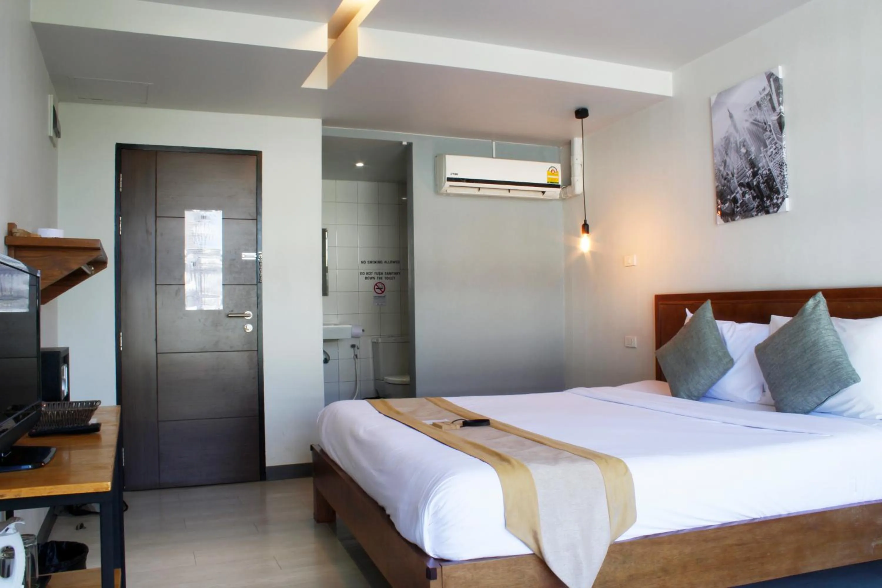 Photo of the whole room, Bed in 3 Laan House