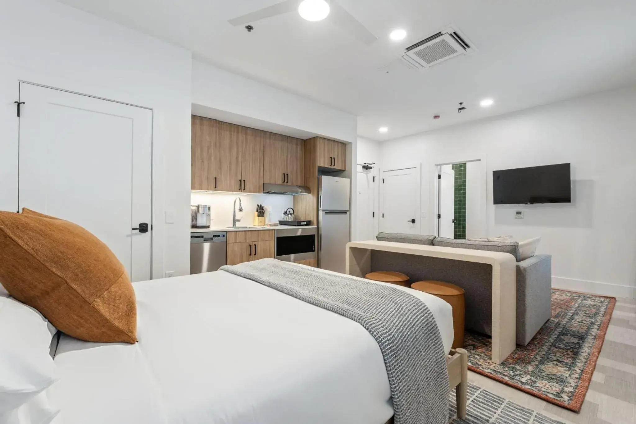 Photo of the whole room, Bed in The Continental, powered by Placemakr - Downtown - Market Square Photo of the whole room, Bed in The Continental, powered by Placemakr - Downtown - Market Square