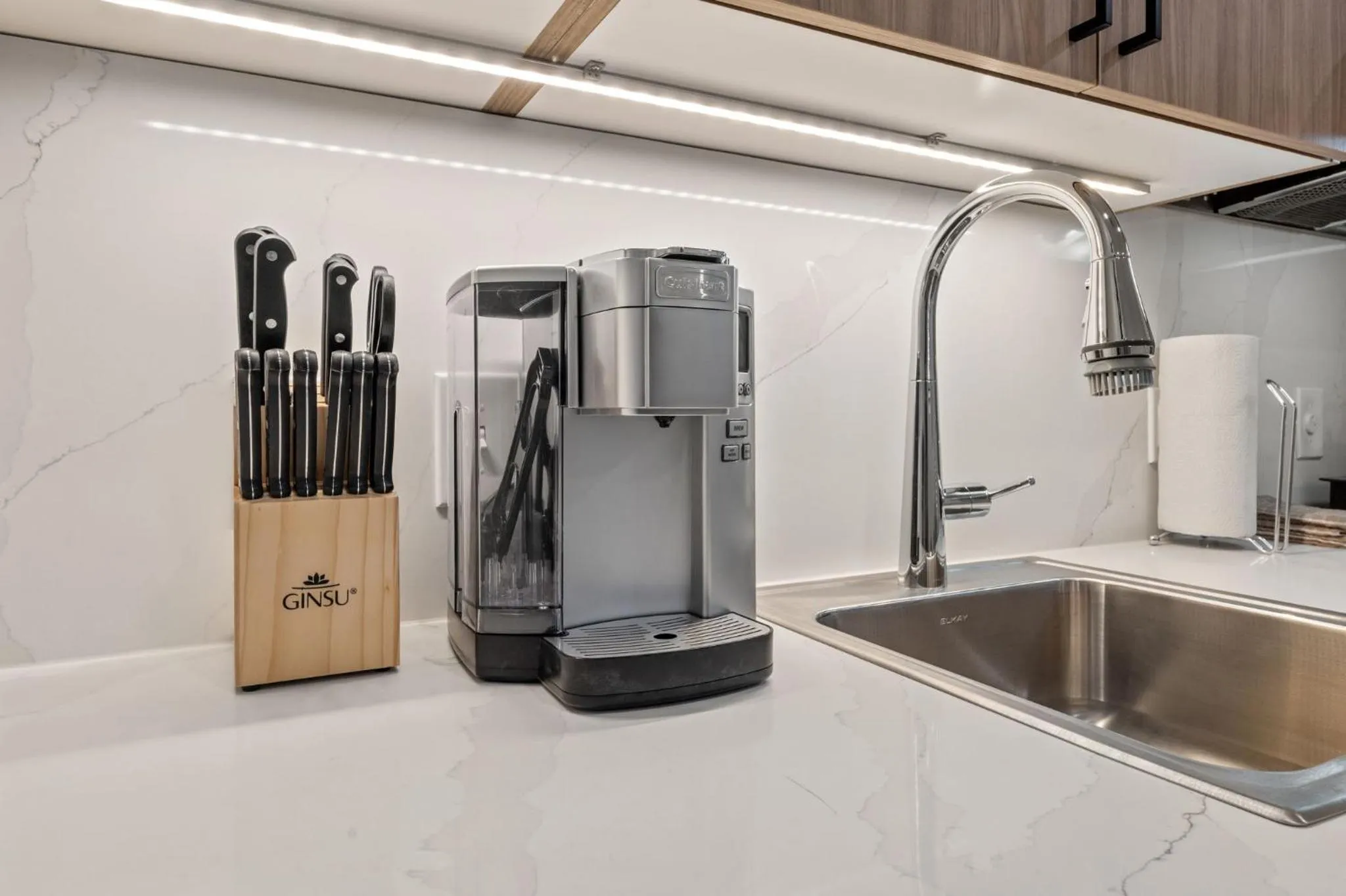 Coffee/tea facilities in The Continental, powered by Placemakr - Downtown - Market Square