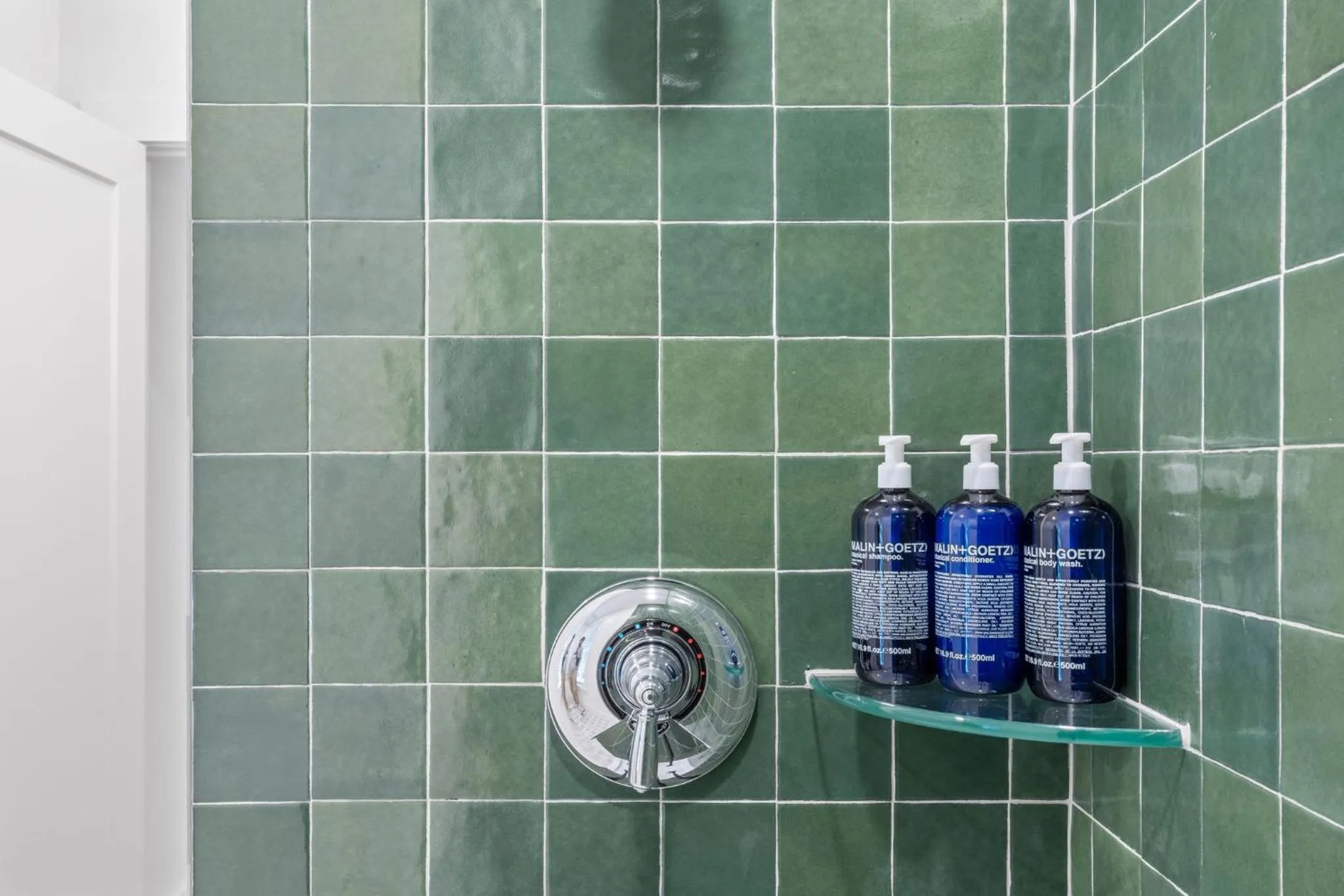 Shower in The Continental, powered by Placemakr - Downtown - Market Square