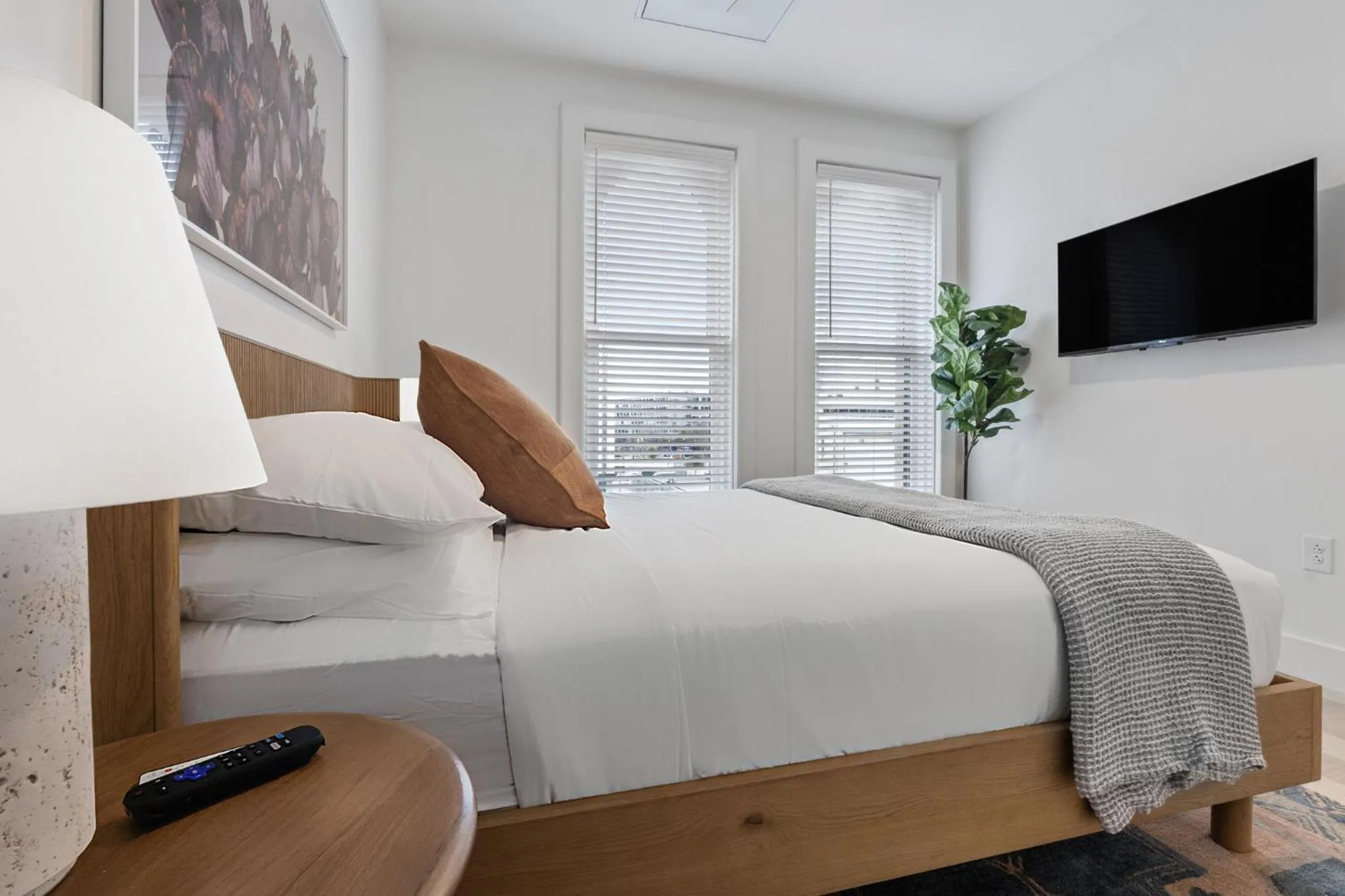 TV and multimedia, Bed in The Continental, powered by Placemakr - Downtown - Market Square