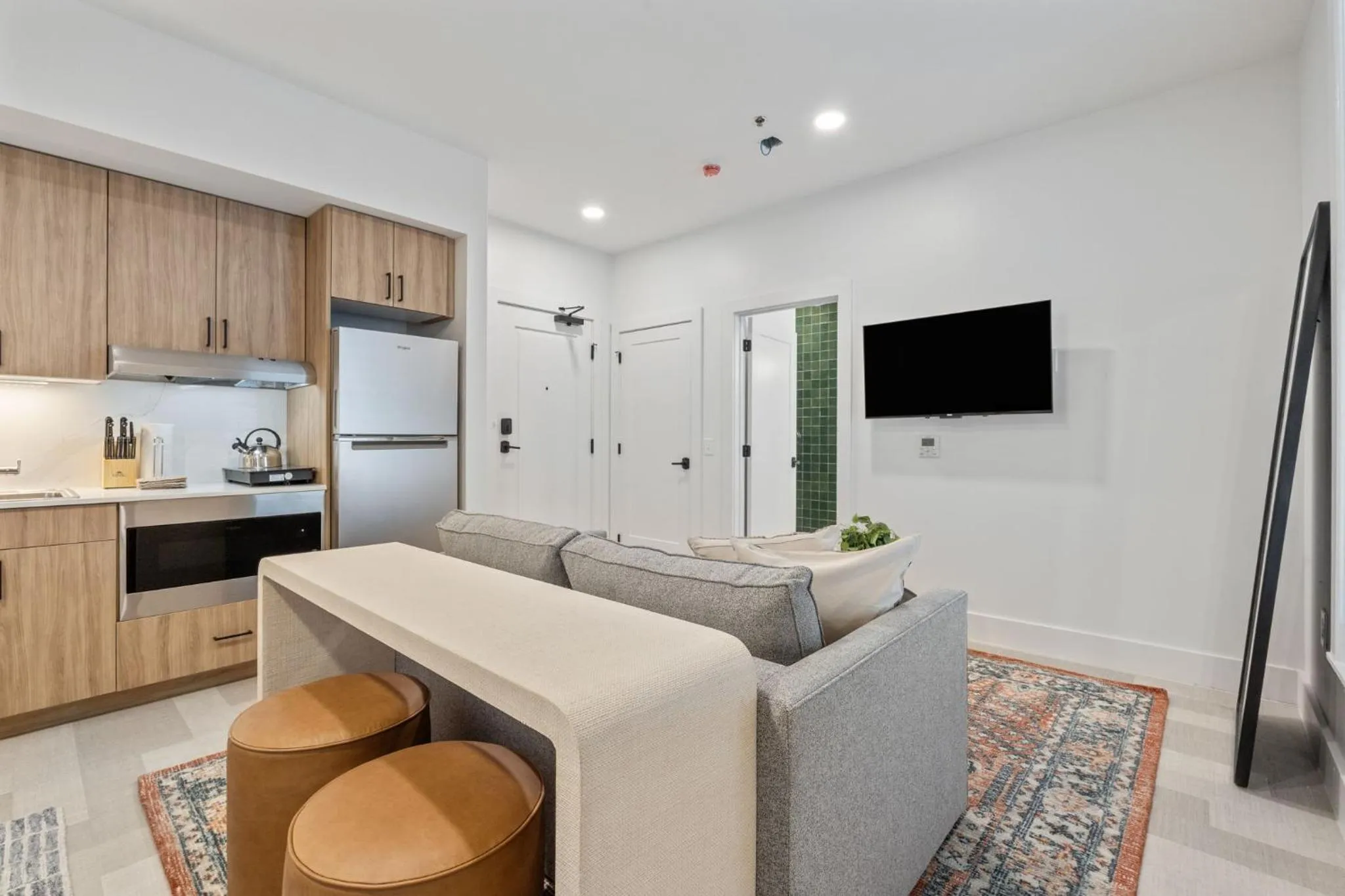 Kitchen or kitchenette in The Continental, powered by Placemakr - Downtown - Market Square