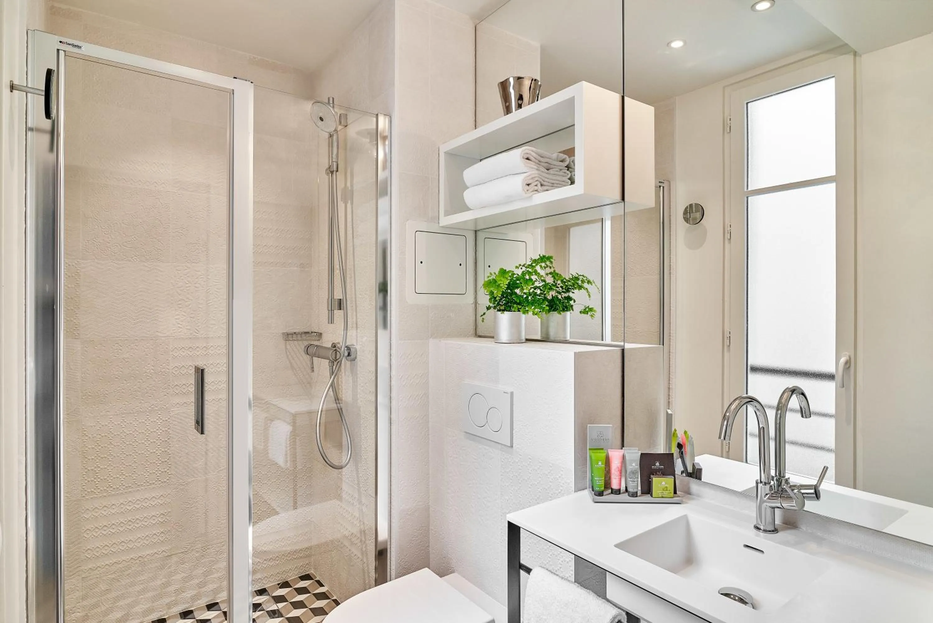 Bathroom in Hotel Joke - Astotel