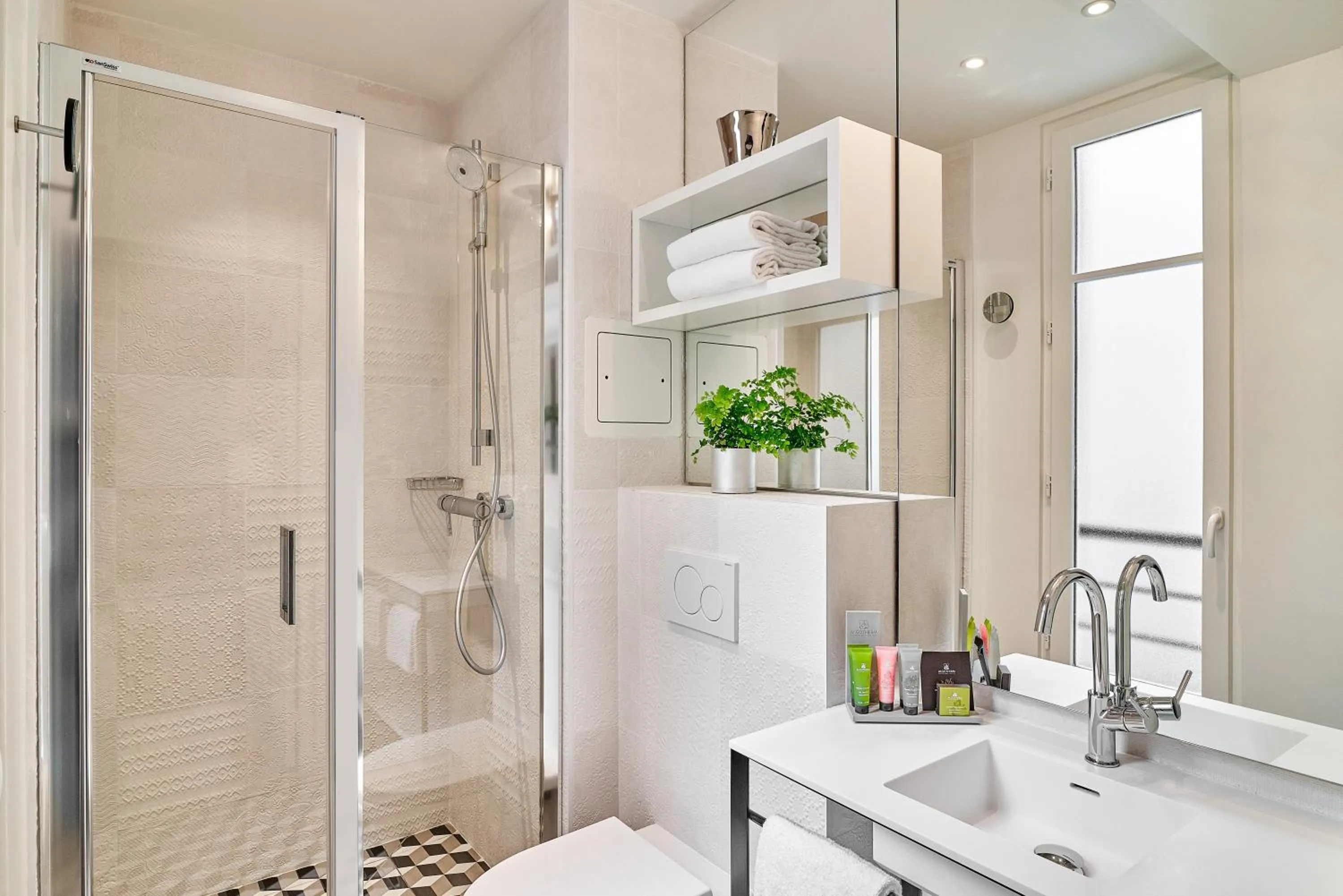 Bathroom in Hotel Joke - Astotel