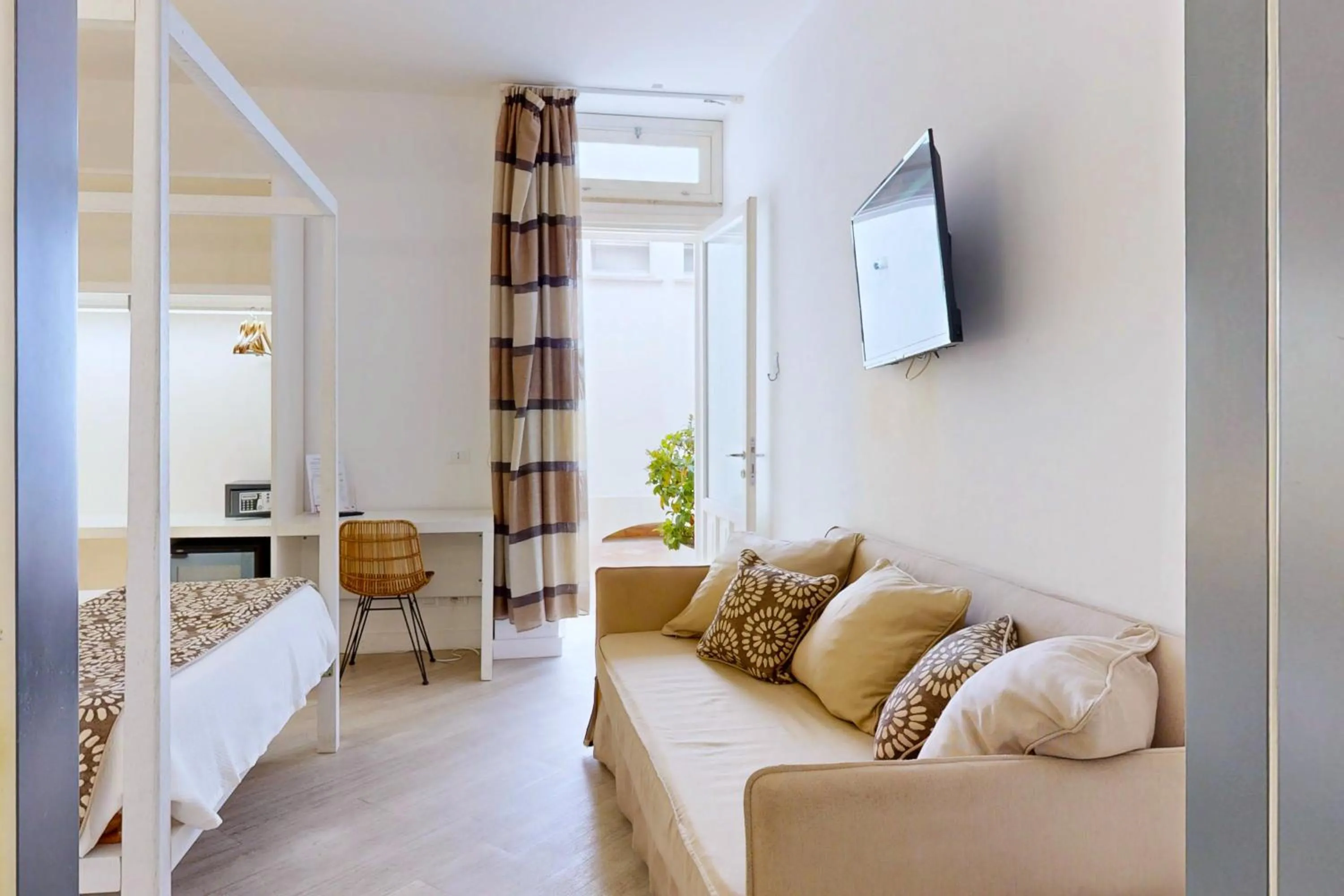 TV and multimedia, Bed in Aegusa Hotel