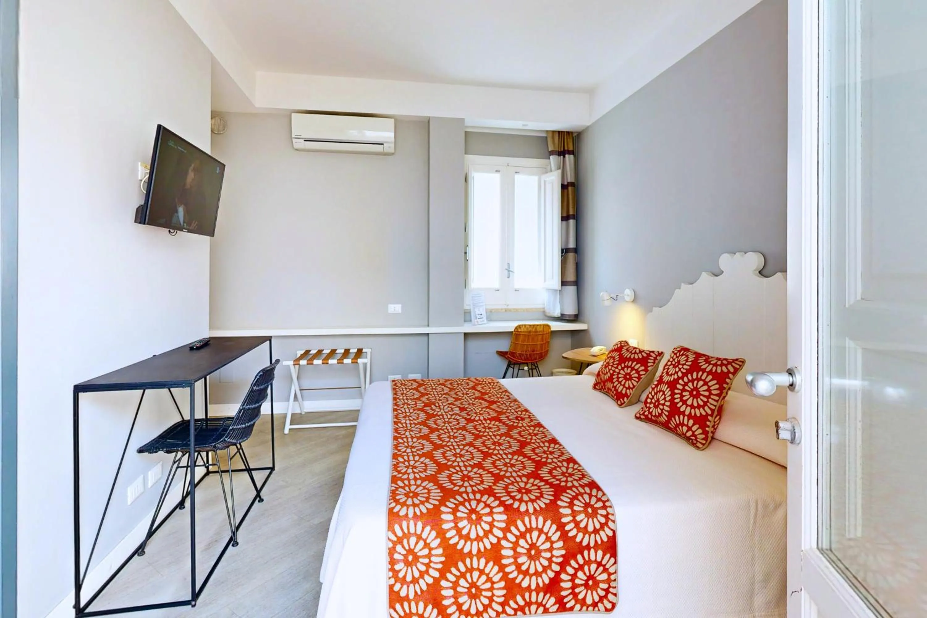 TV and multimedia, Bed in Aegusa Hotel