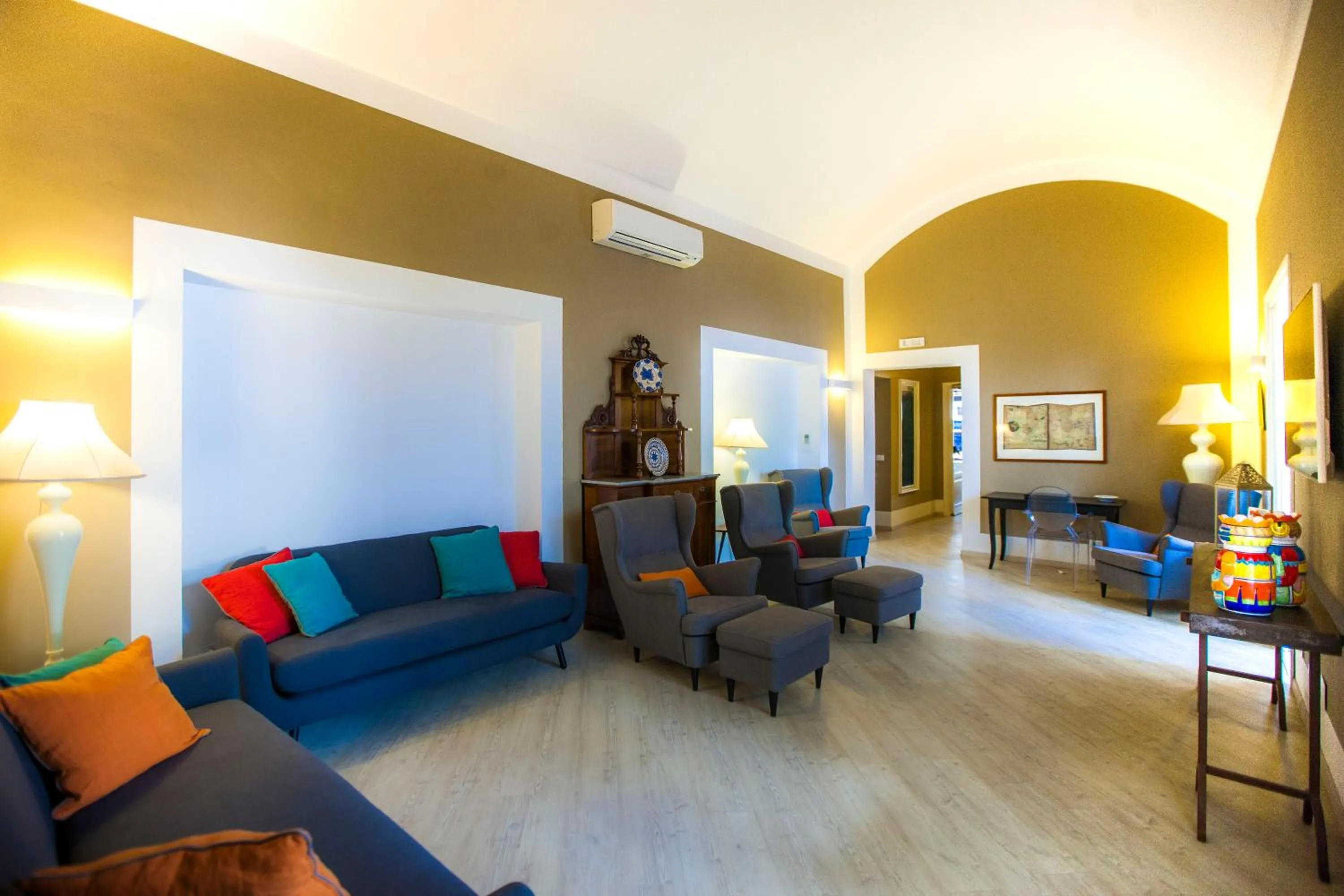 Communal lounge/ TV room in Aegusa Hotel