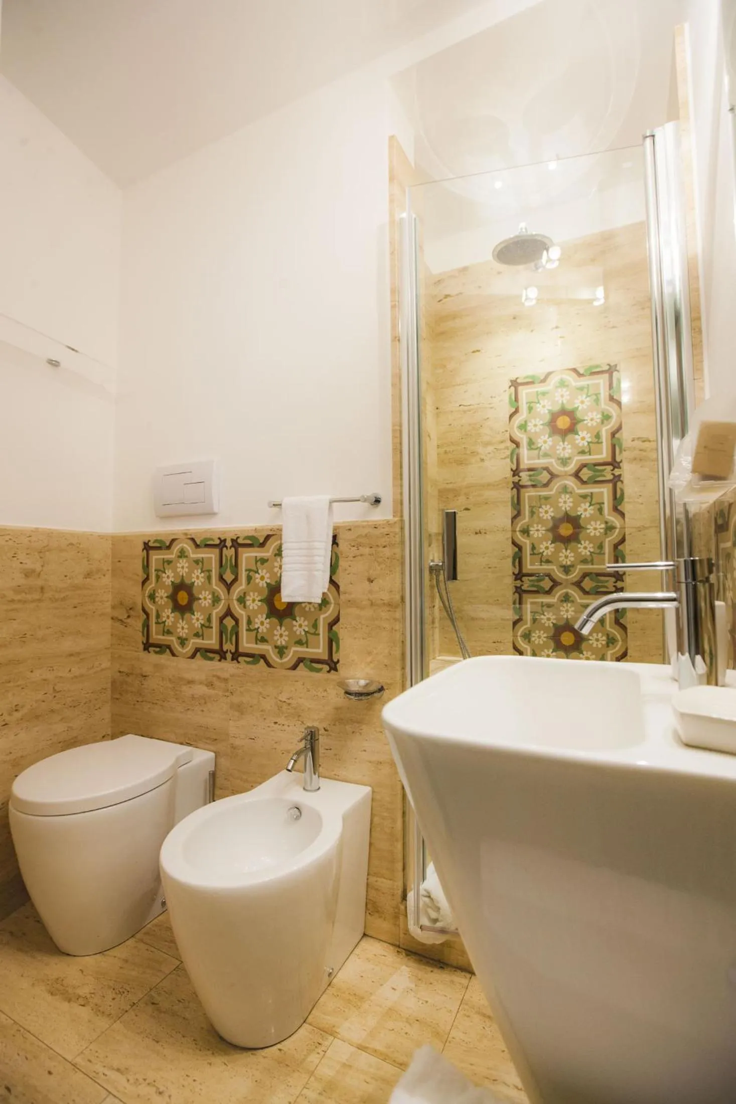 Shower in Aegusa Hotel