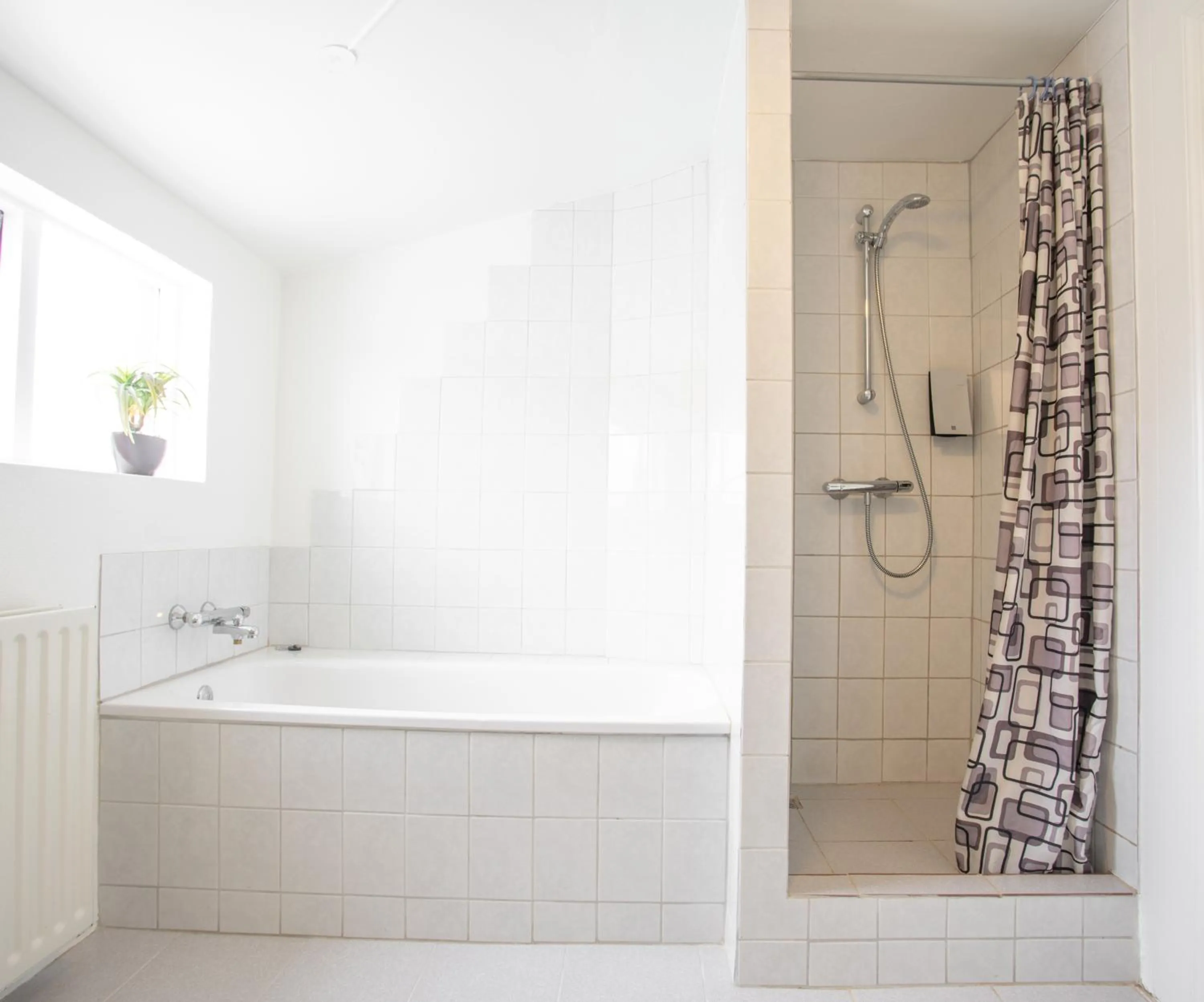 Shower in Old Airline Guesthouse