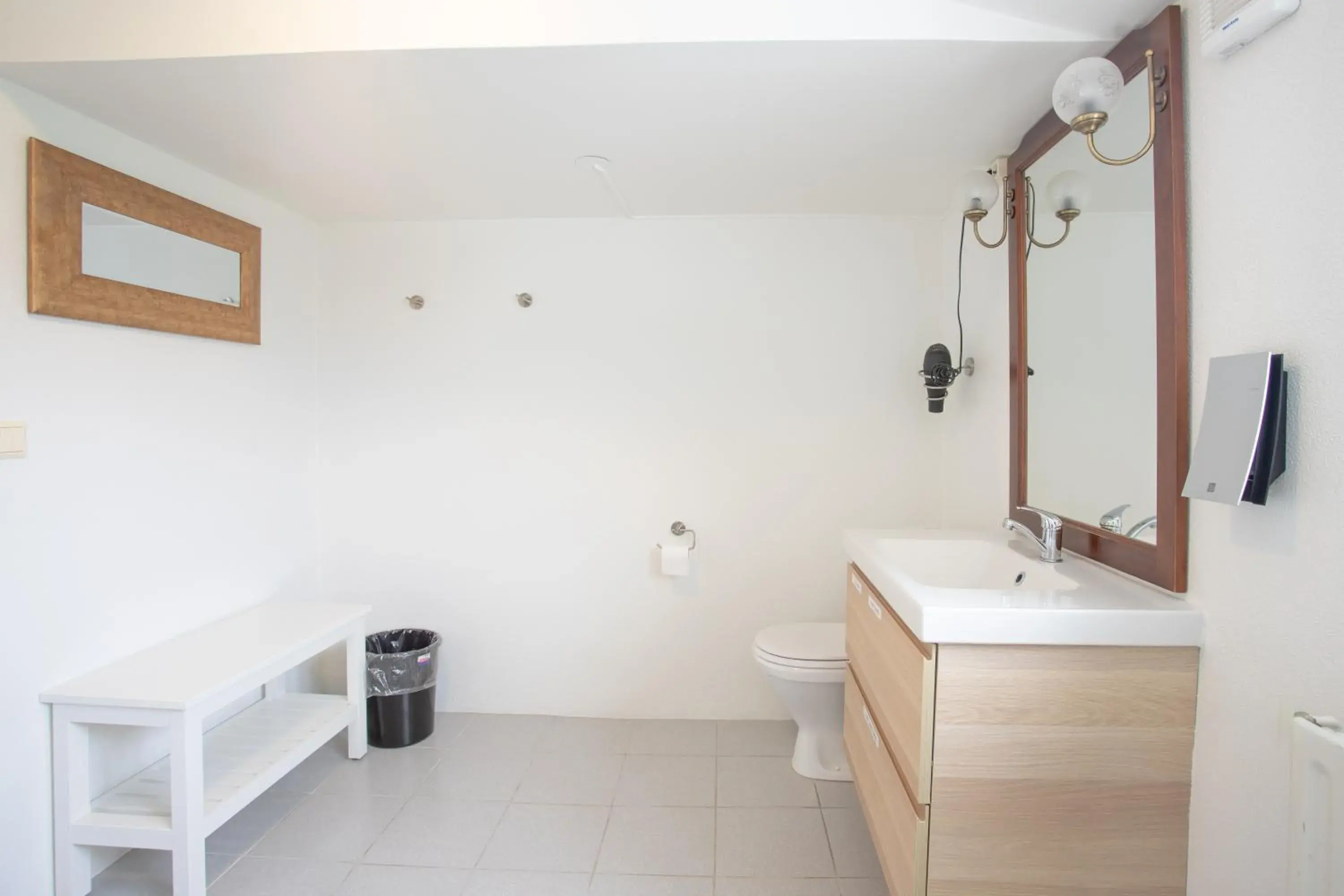 Shower in Old Airline Guesthouse Shower in Old Airline Guesthouse