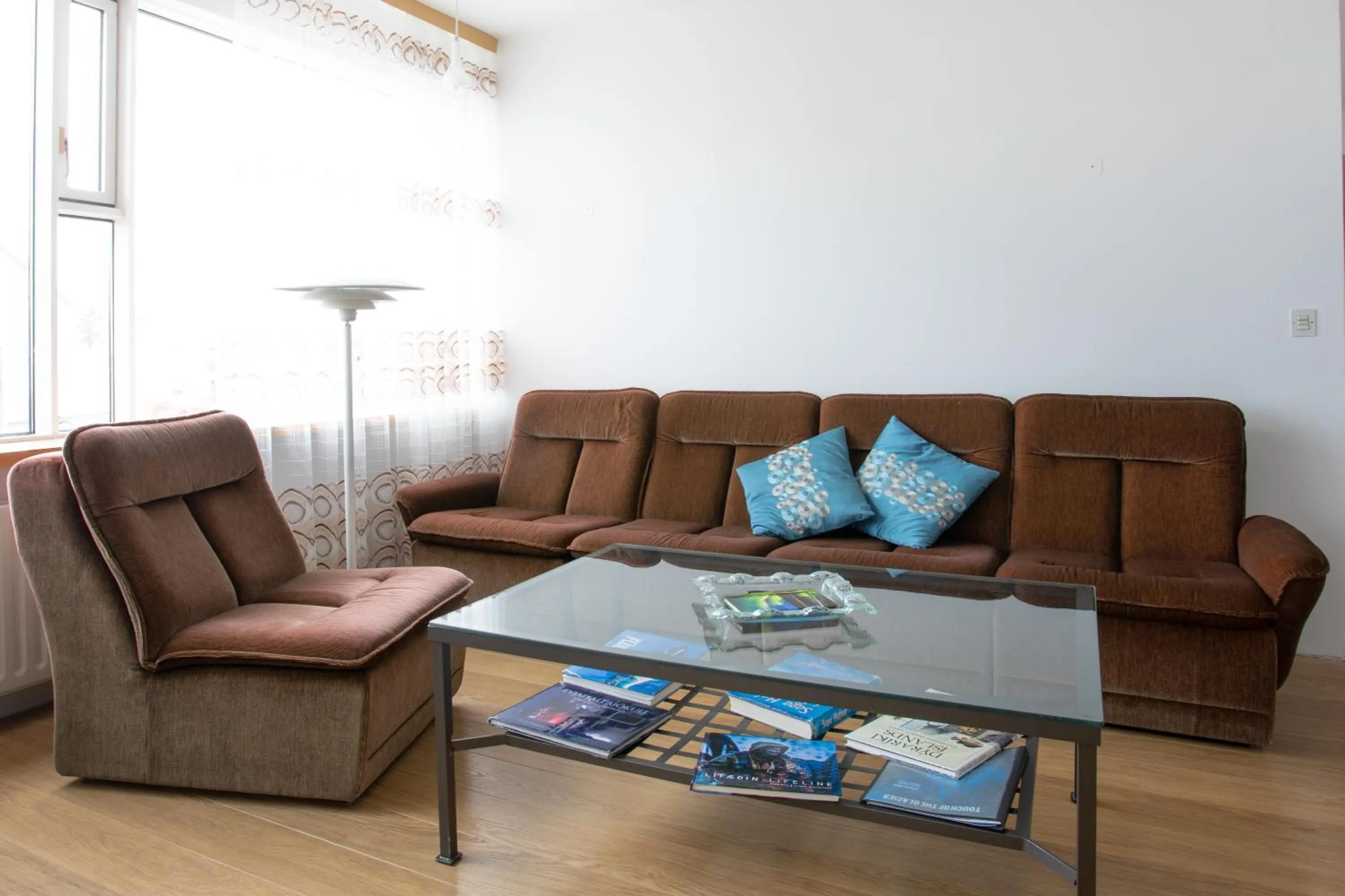 TV and multimedia in Old Airline Guesthouse