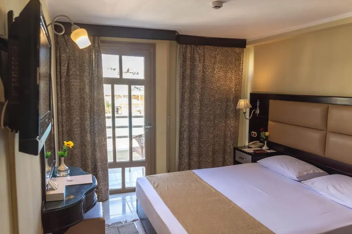 Bed in Cataract Layalina Naama Bay Bed in Cataract Layalina Naama Bay