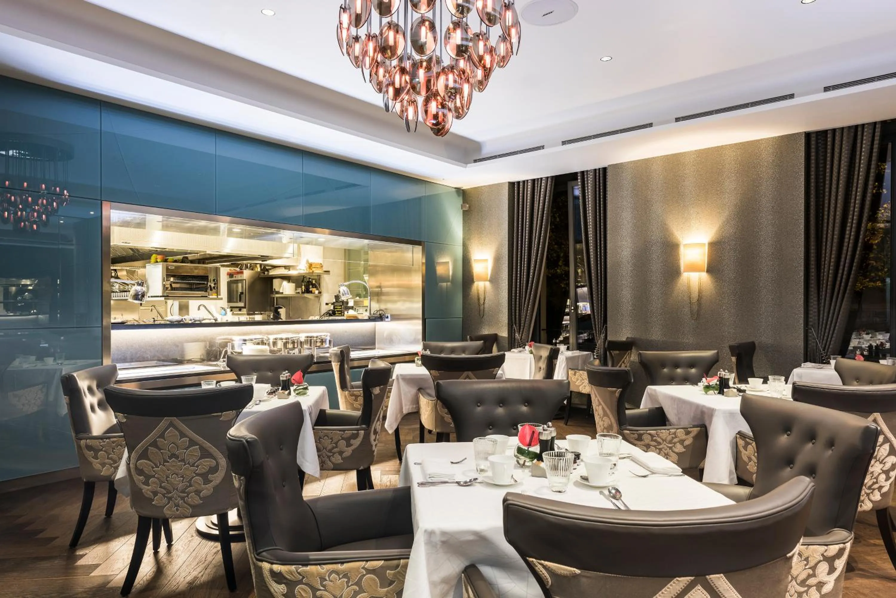 Restaurant/places to eat in Royal Savoy Hotel & Spa