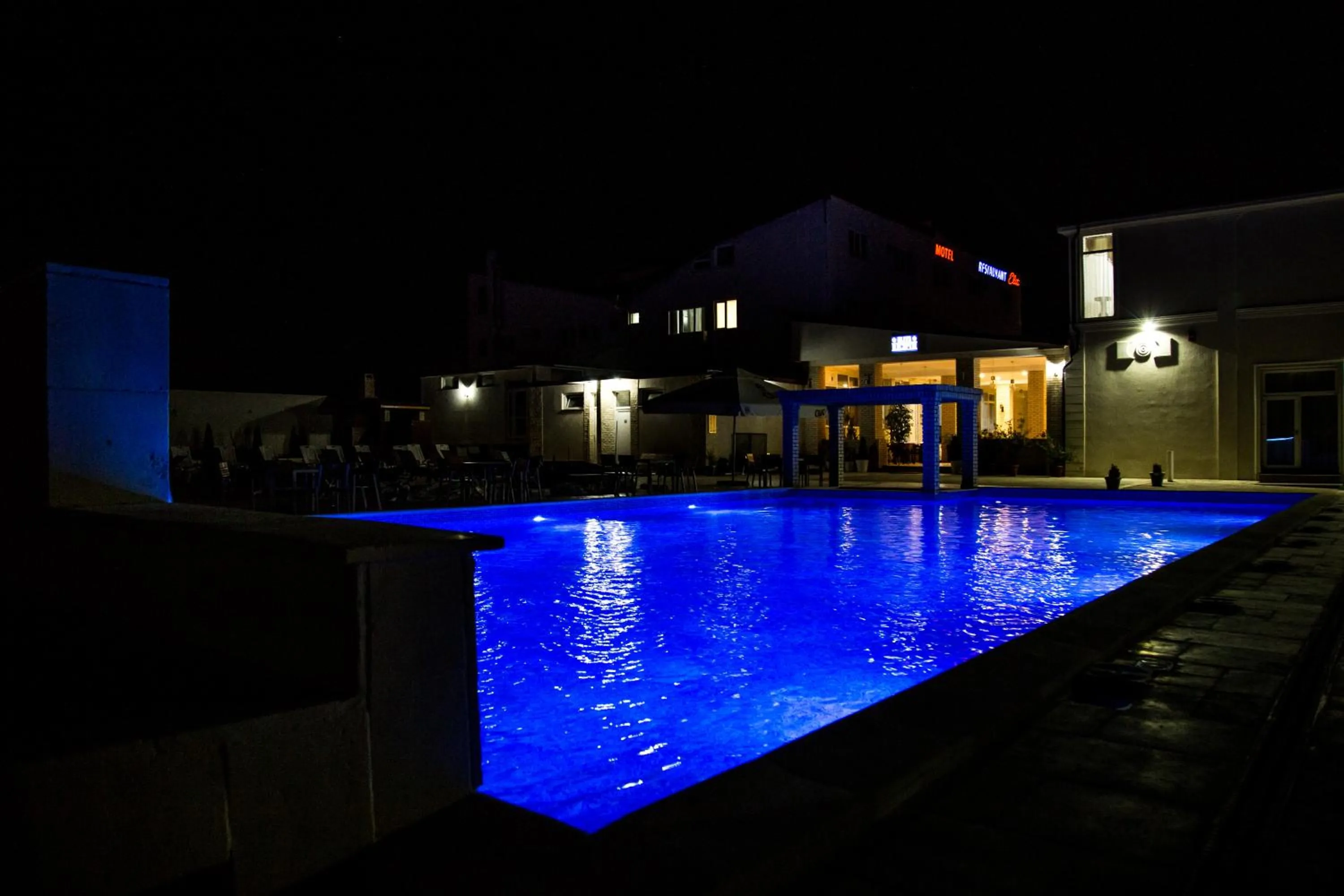Swimming pool in Hotel Restaurant Elite
