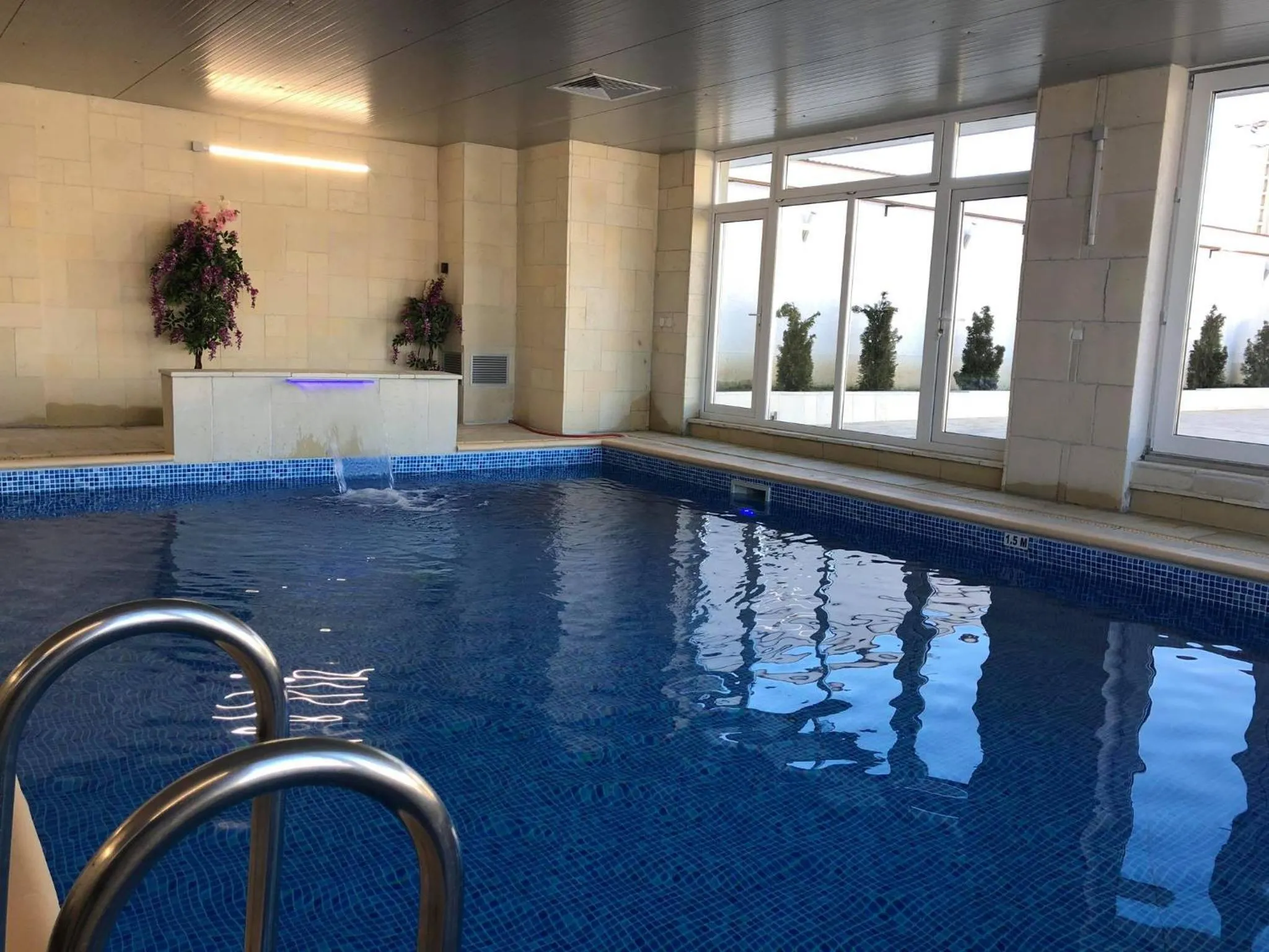 Swimming pool in Hotel Restaurant Elite